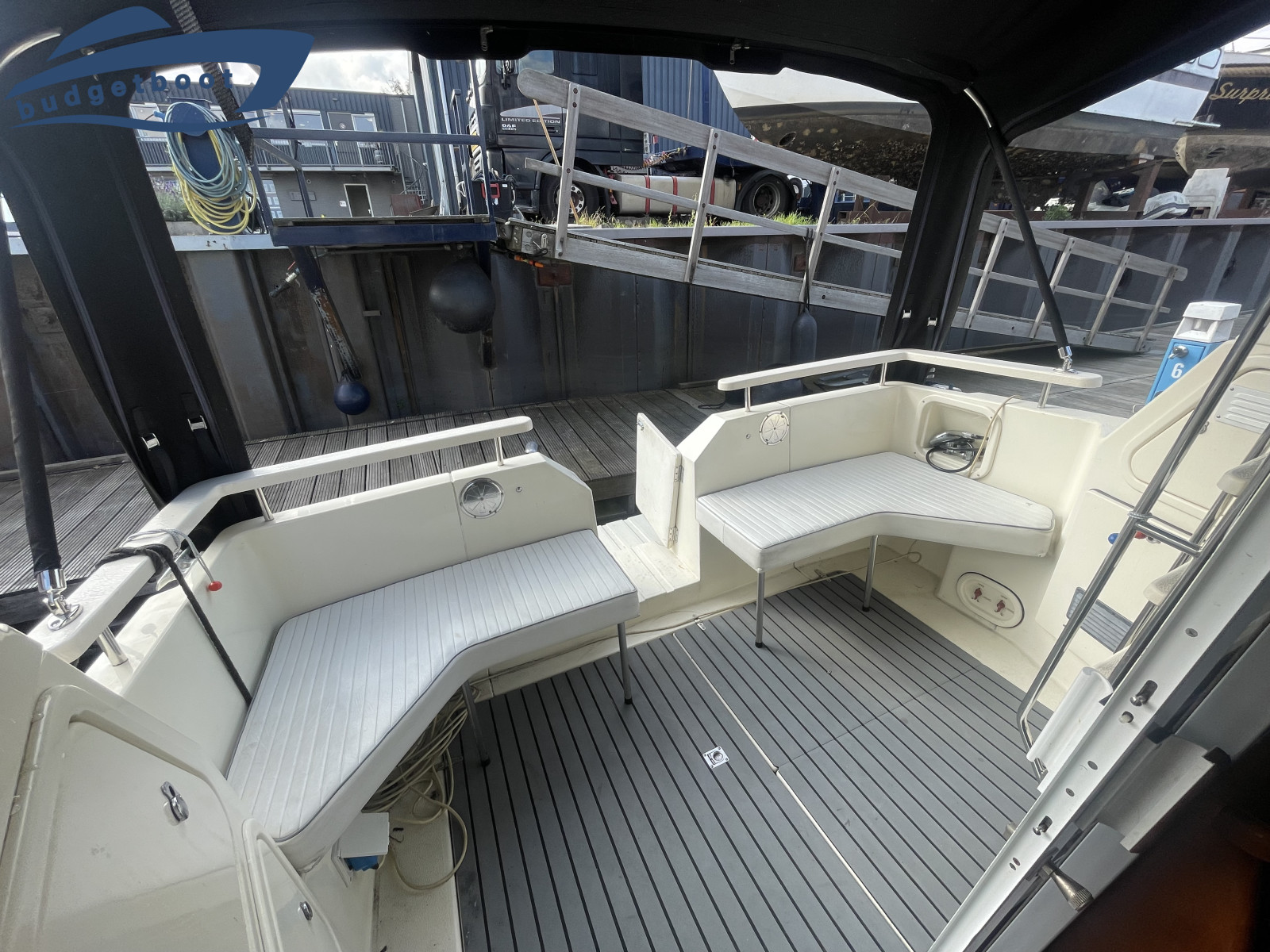 foto: 5 Sealine 305 Flybridge