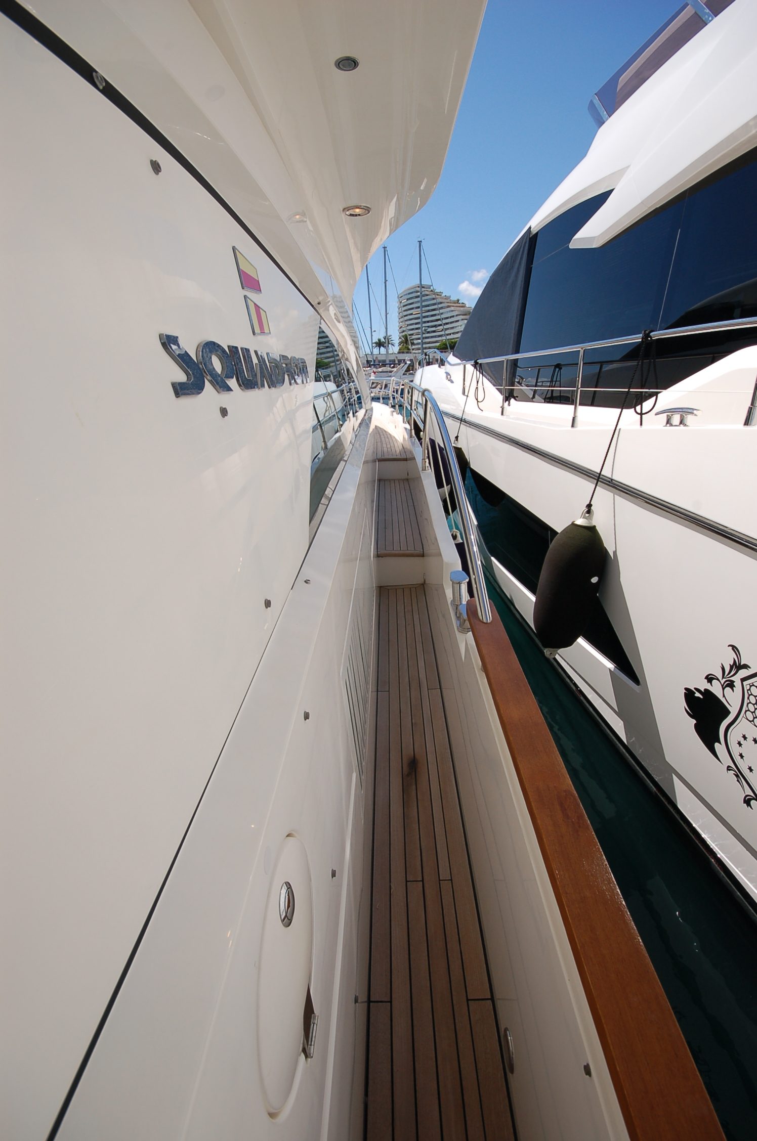 foto: 6 Fairline Squadron 70