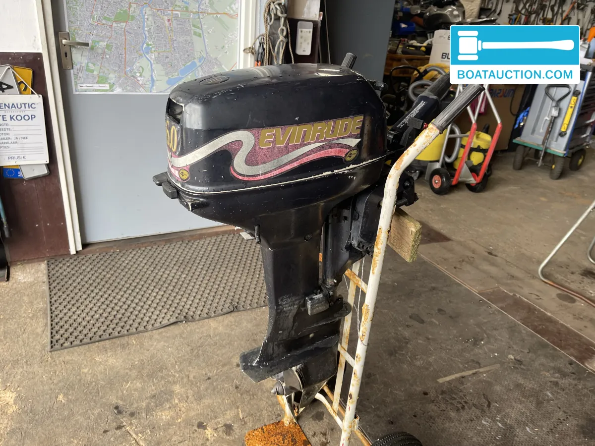 foto: 5 Evinrude buitenboordmotor