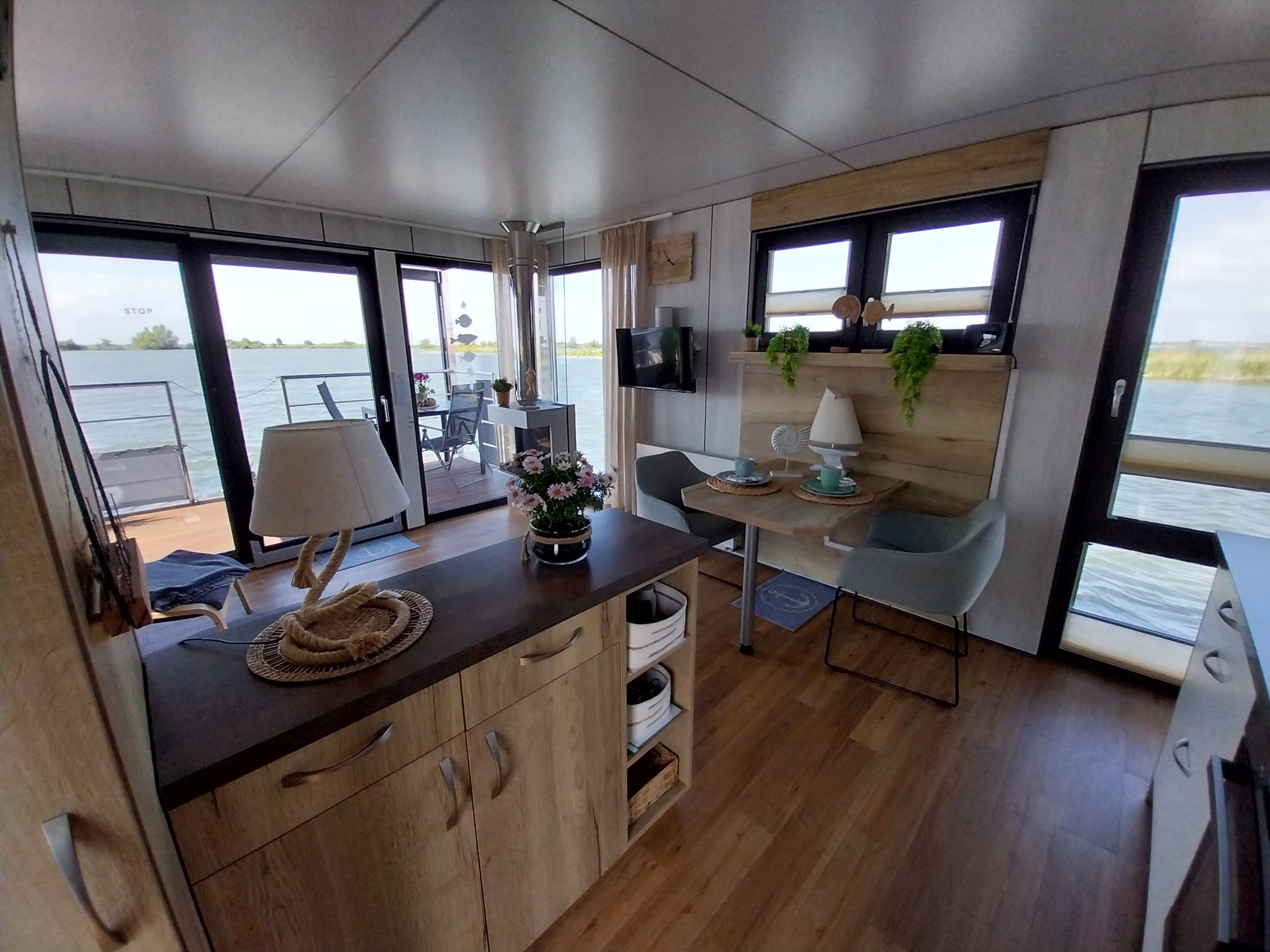 foto: 9 HT4 Houseboat Lelystad Ligplaats