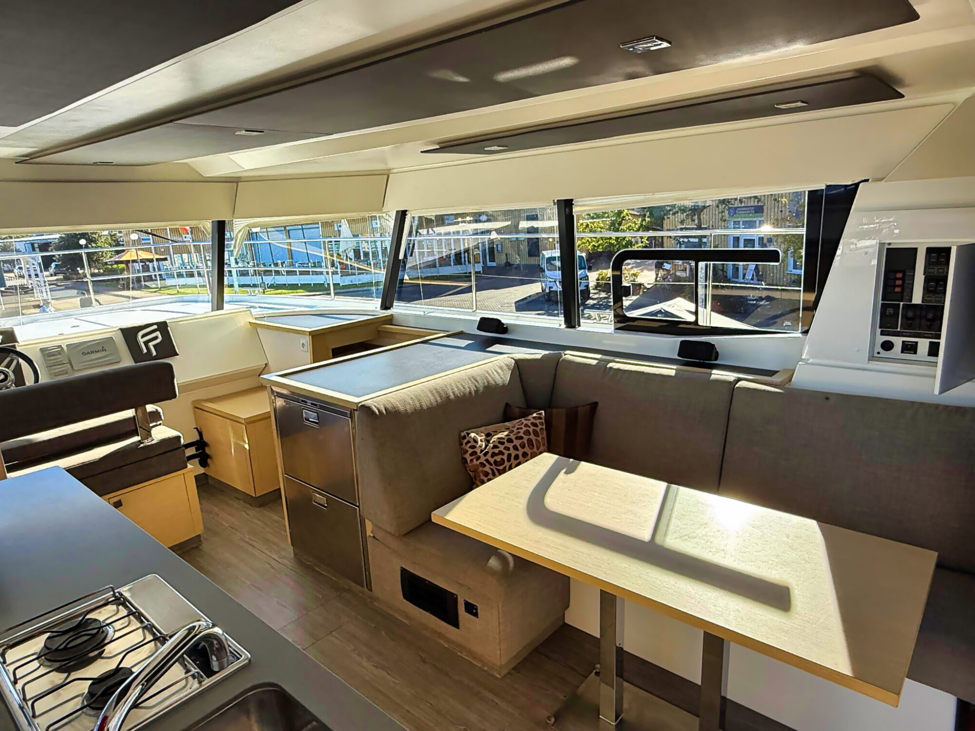 foto: 8 Fountaine Pajot Fountaine Payot Motorcatamaran MY 37