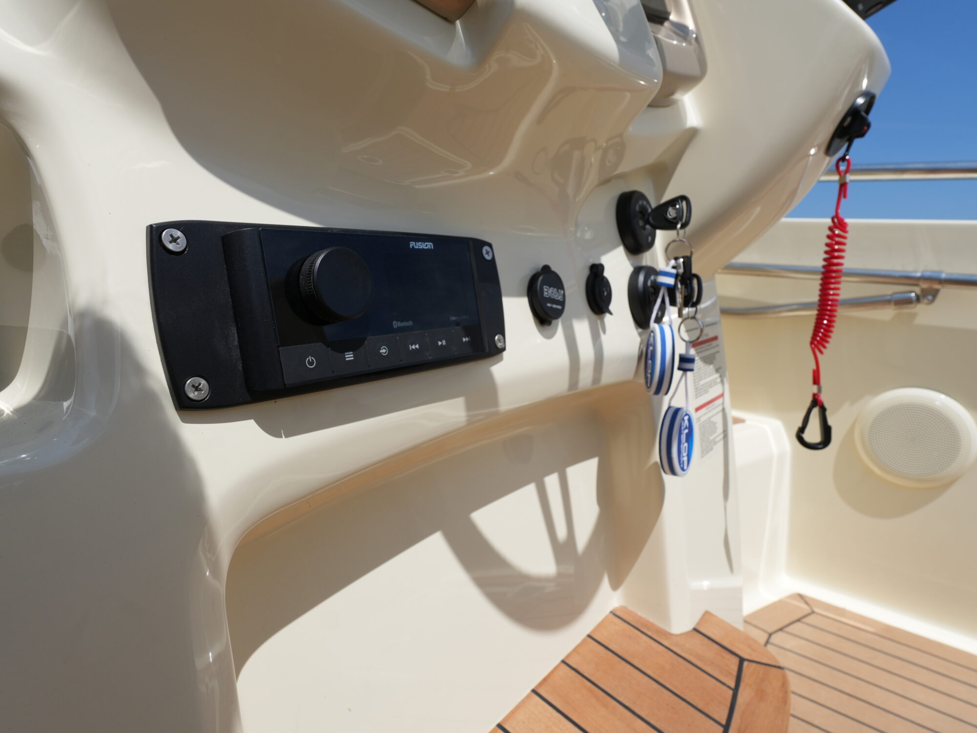 foto: 10 Invictus Invictus 270 CX