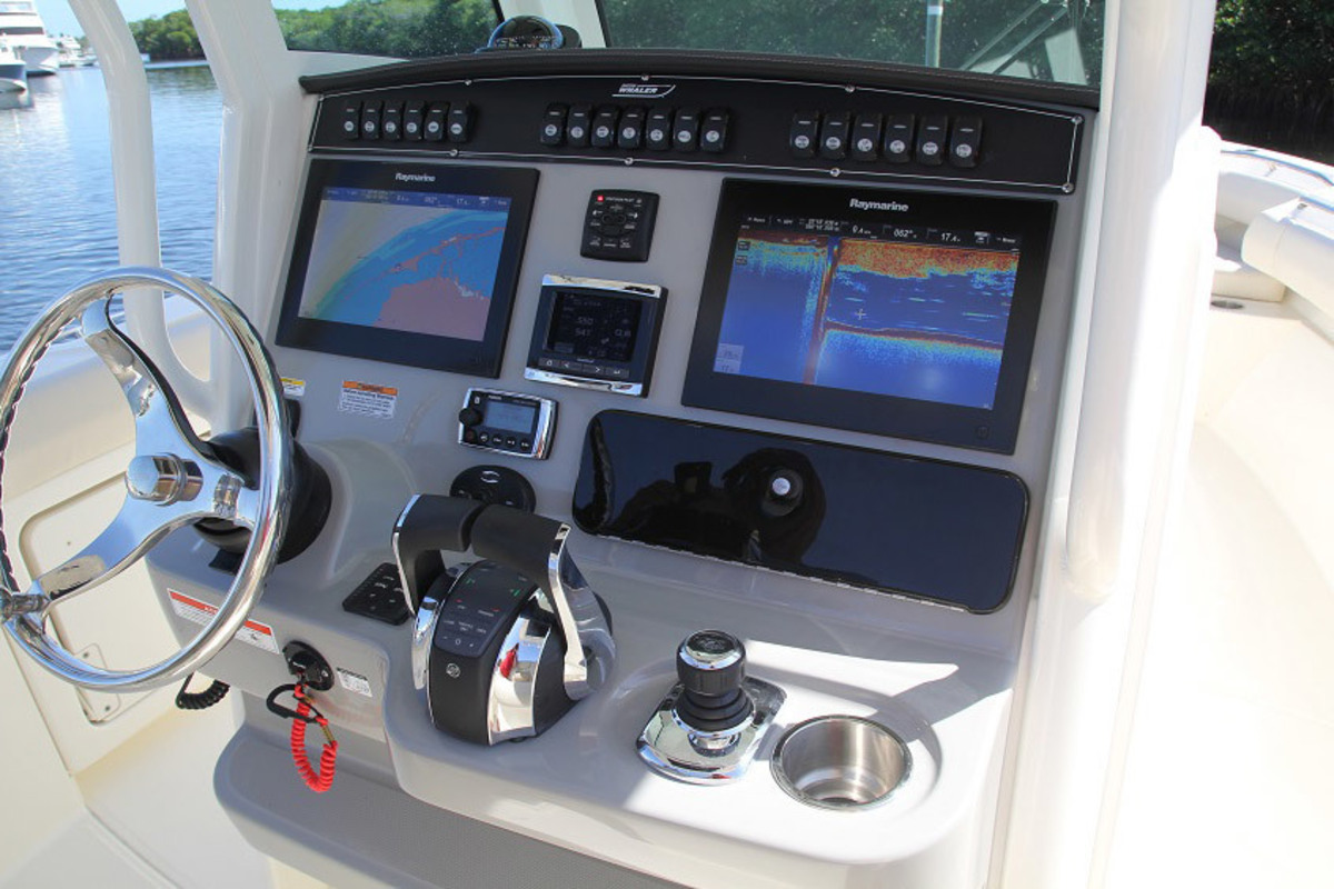 foto: 6 Boston Whaler 280 Outrage