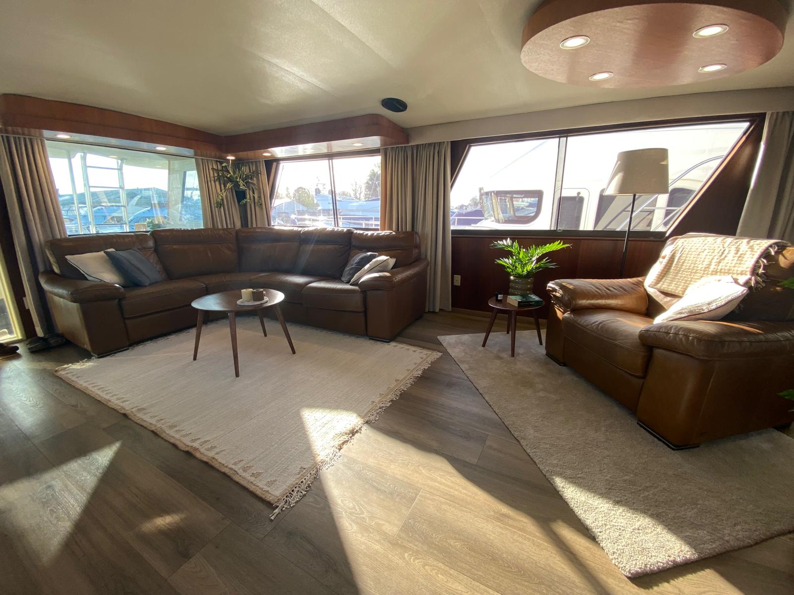 foto: 12 Hatteras 70 Fly ( Varend Woonschip )
