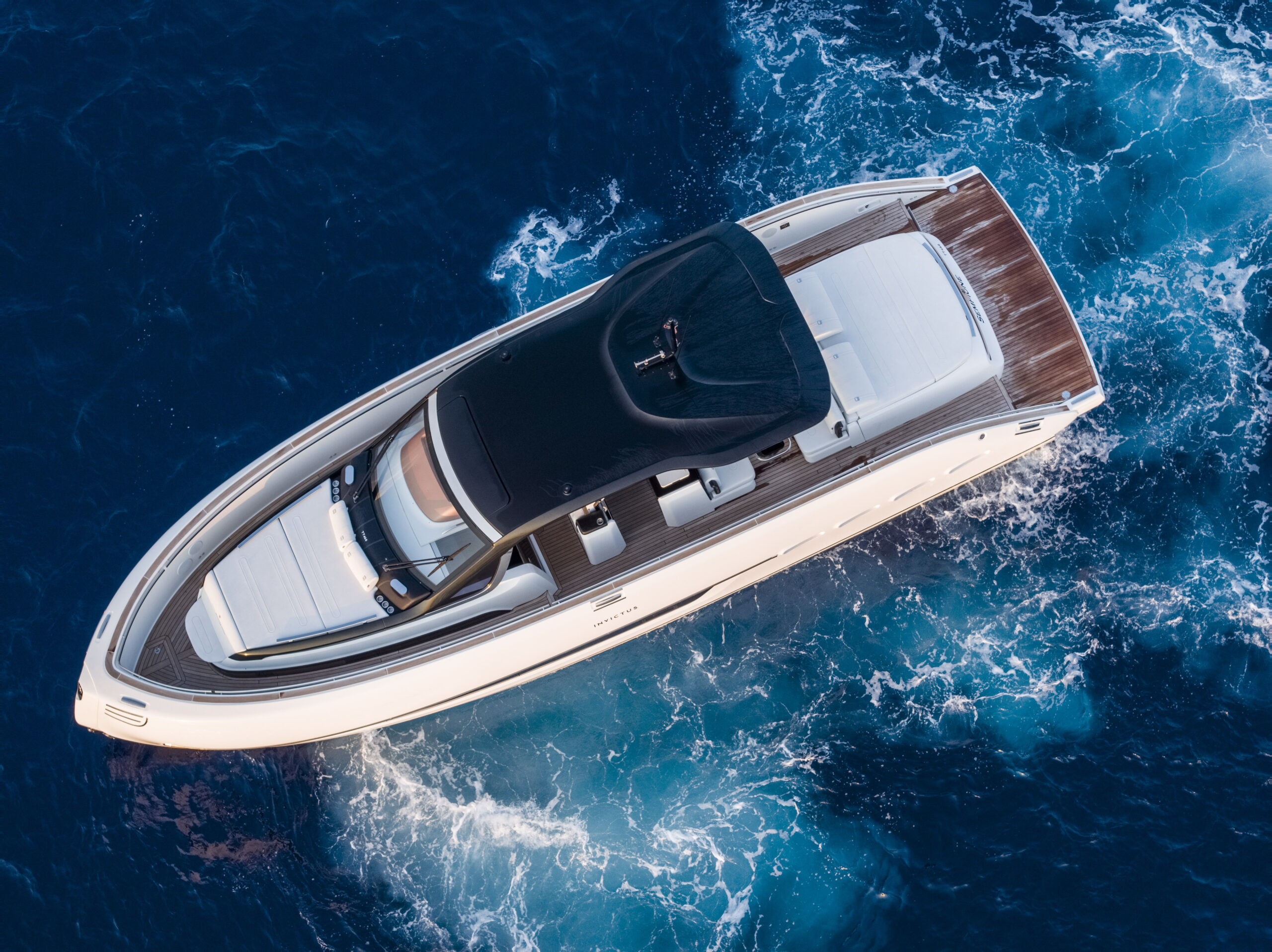 foto: 18 Invictus TT460