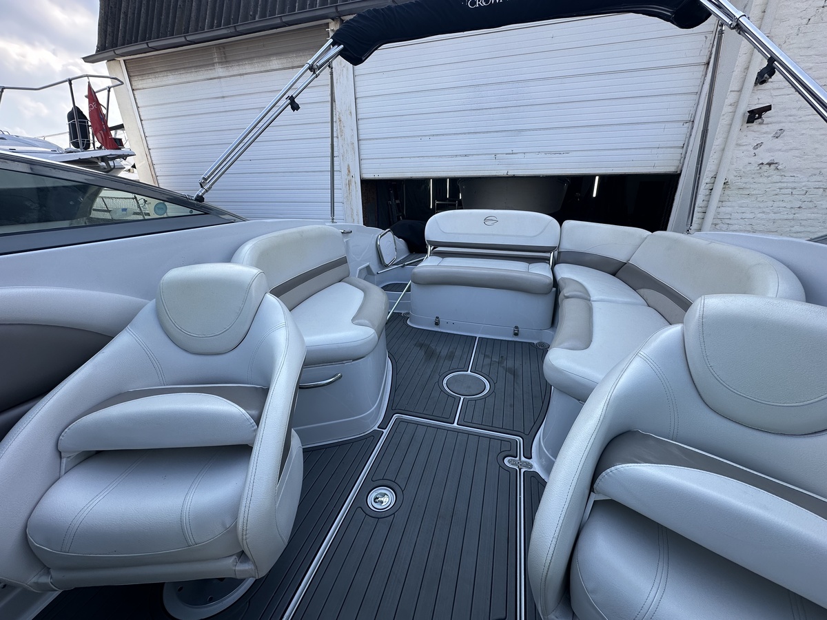 foto: 5 Crownline E6