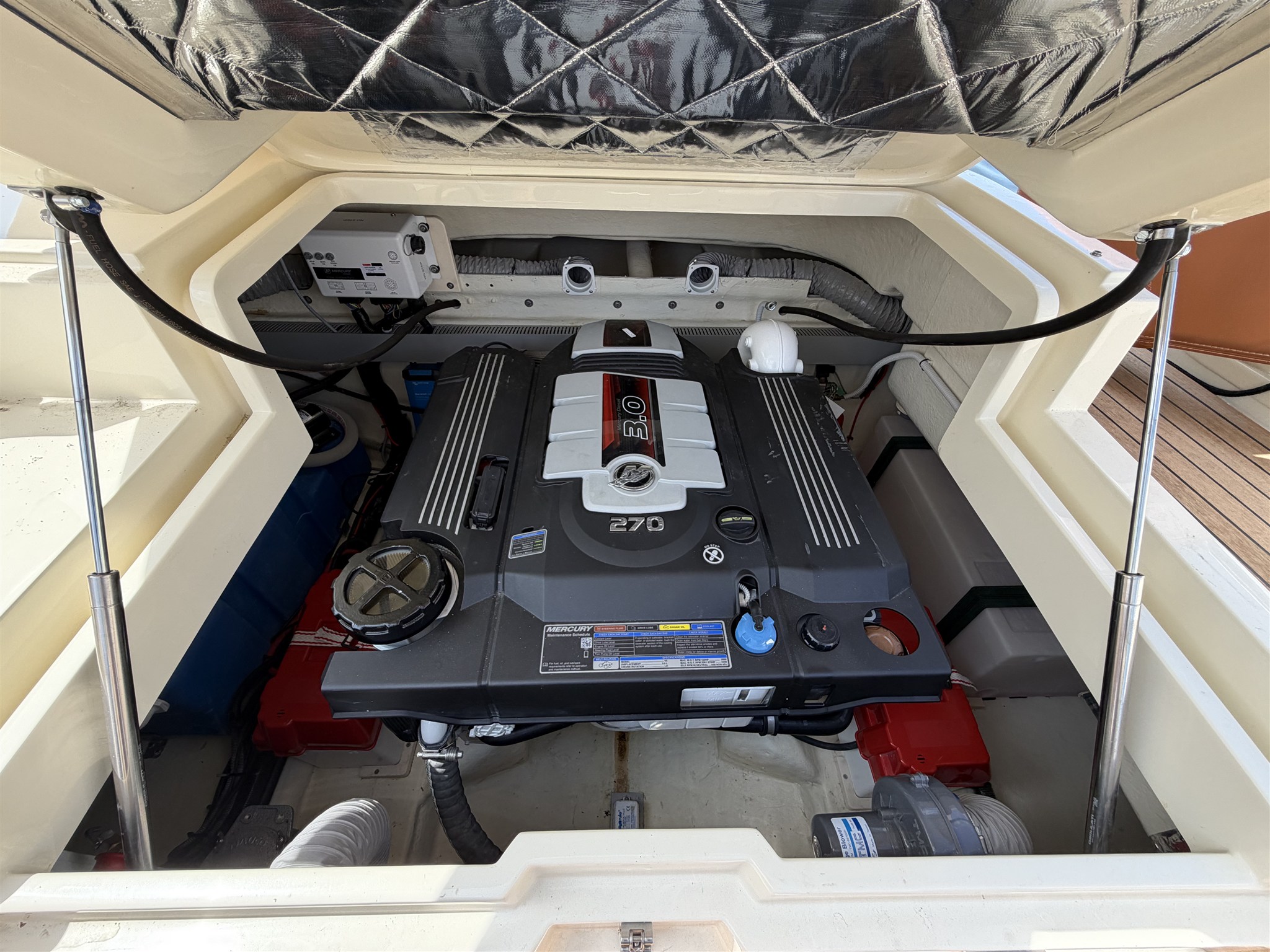 foto: 14 Invictus GT 280