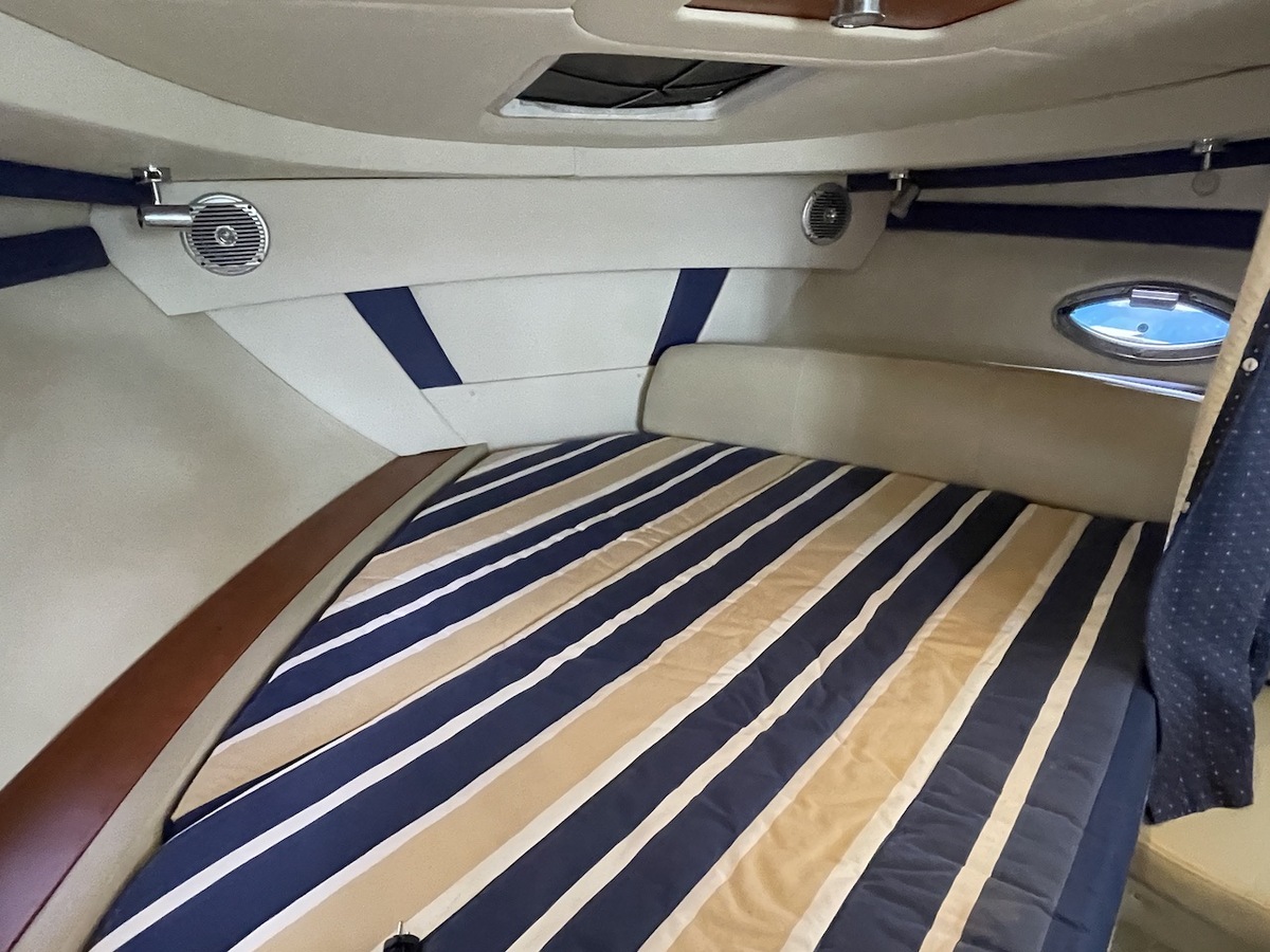 foto: 6 Bayliner  335 Cruiser