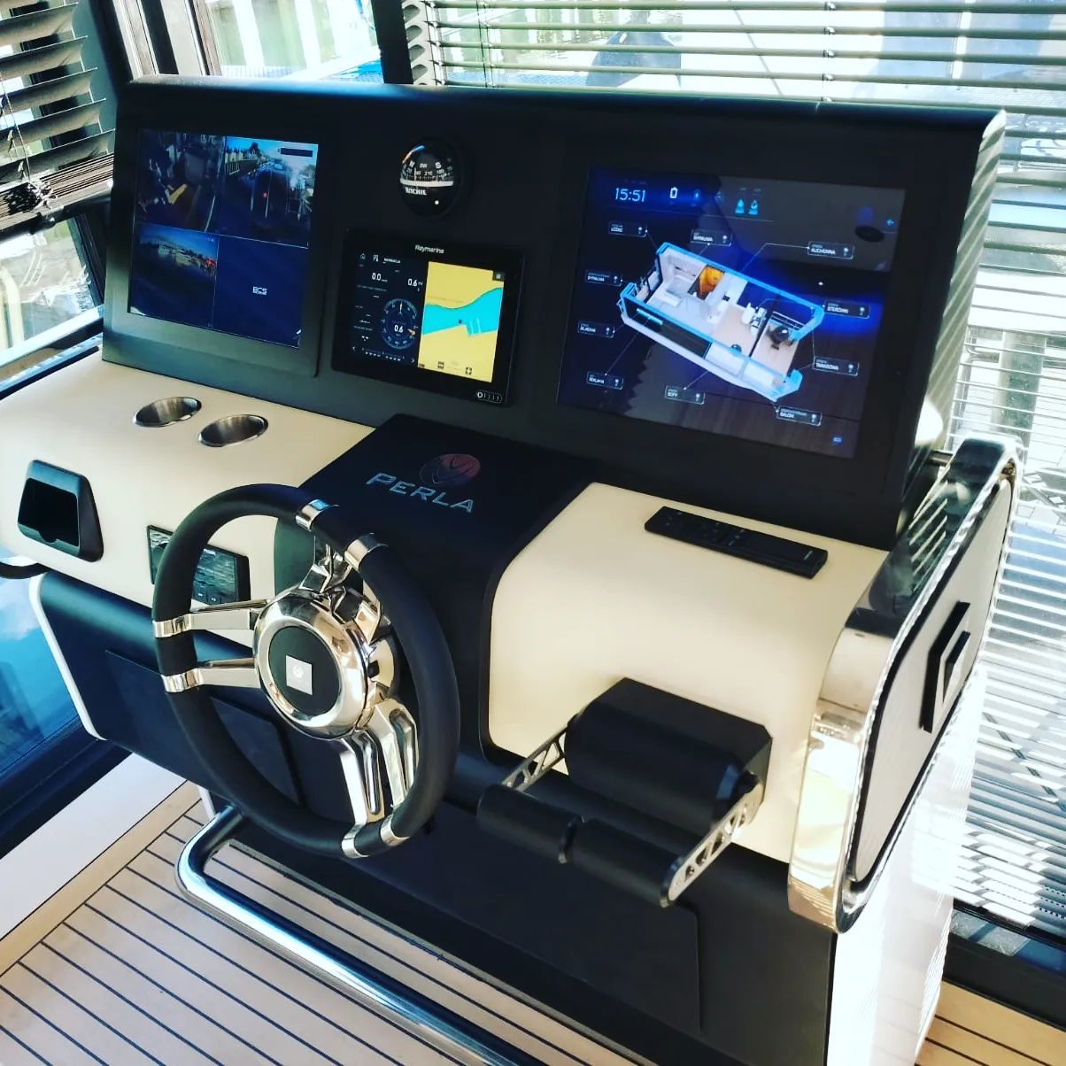 foto: 10 Perla E-vision 42