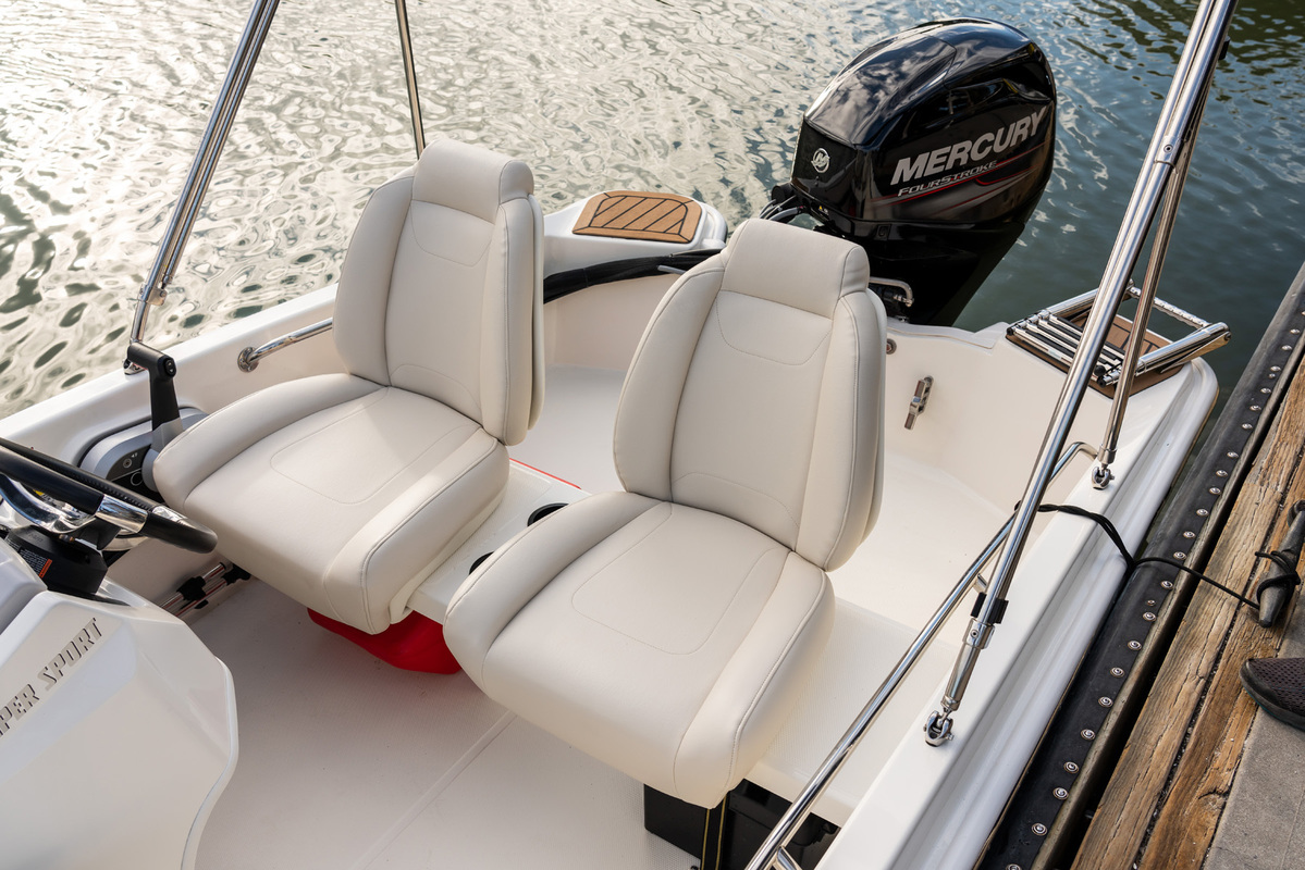 foto: 6 Boston Whaler 130 Super Sport