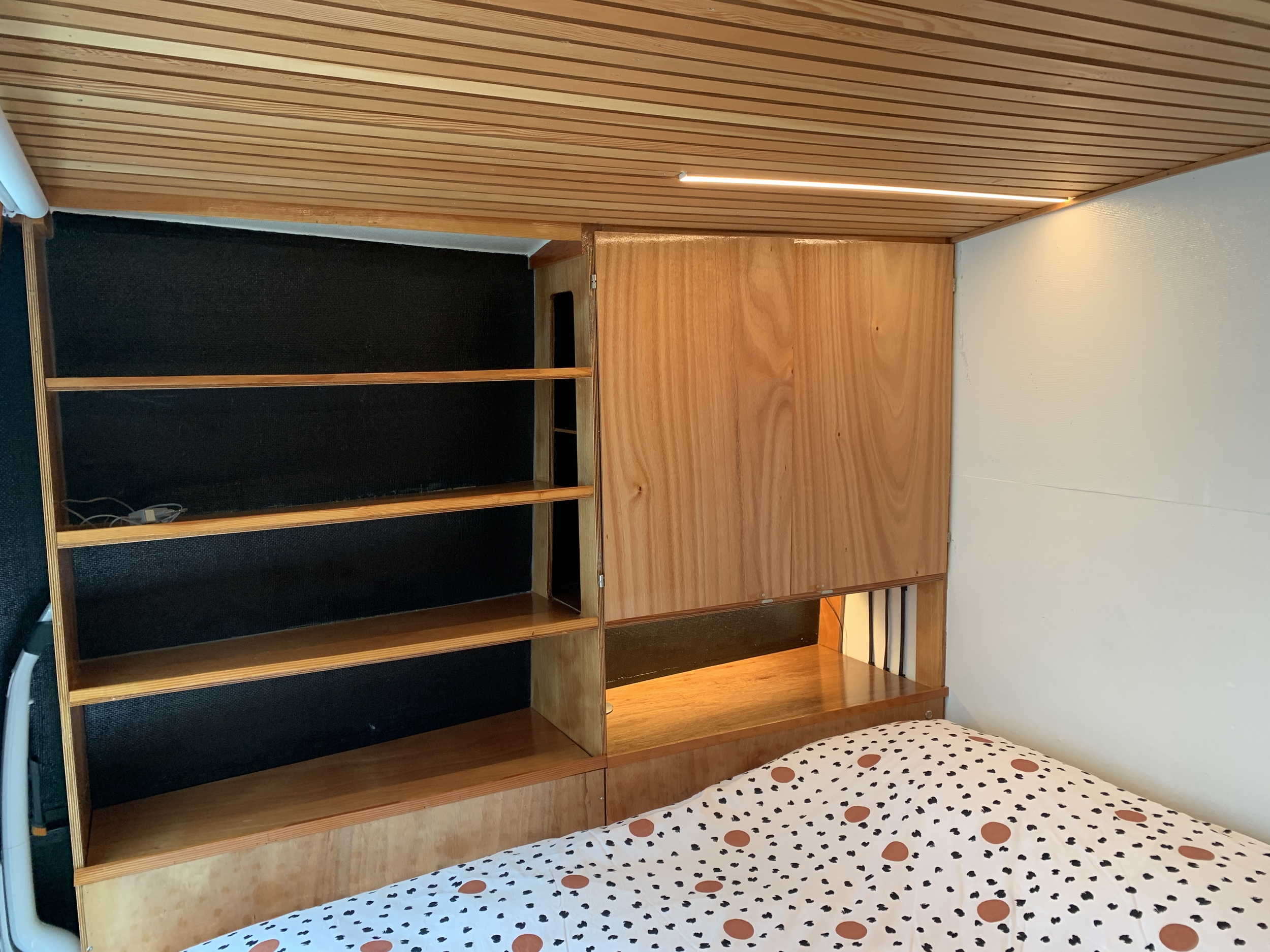 foto: 8 Motor Catamaran 11.60