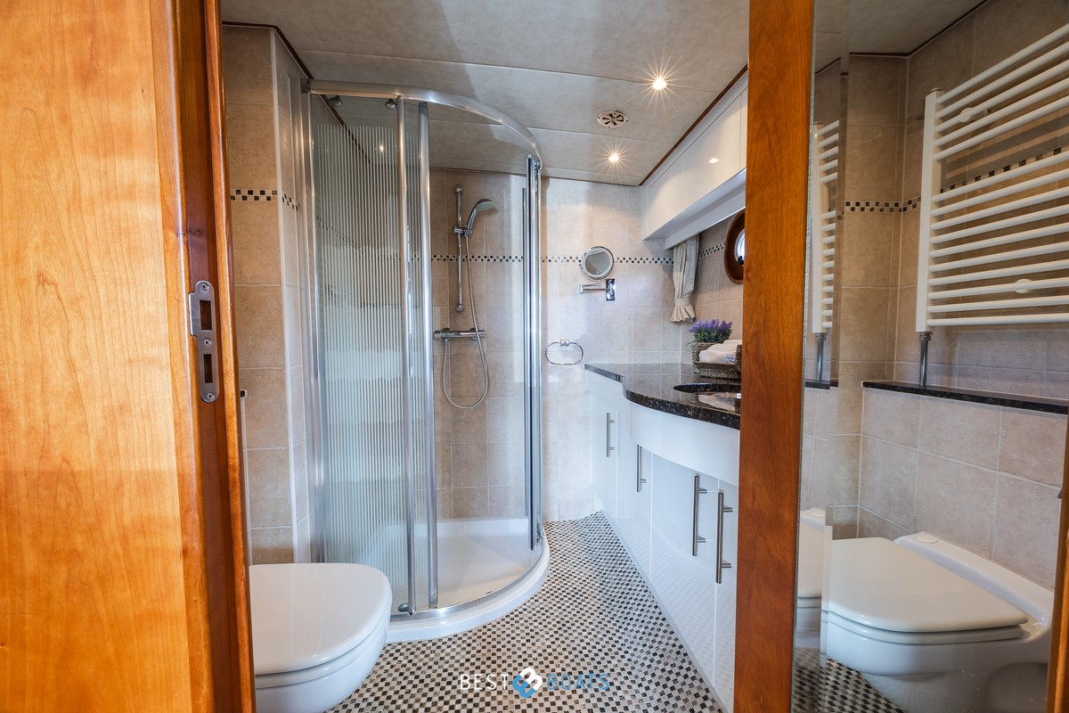 foto: 14 Van den Hoven Exclusive 1600