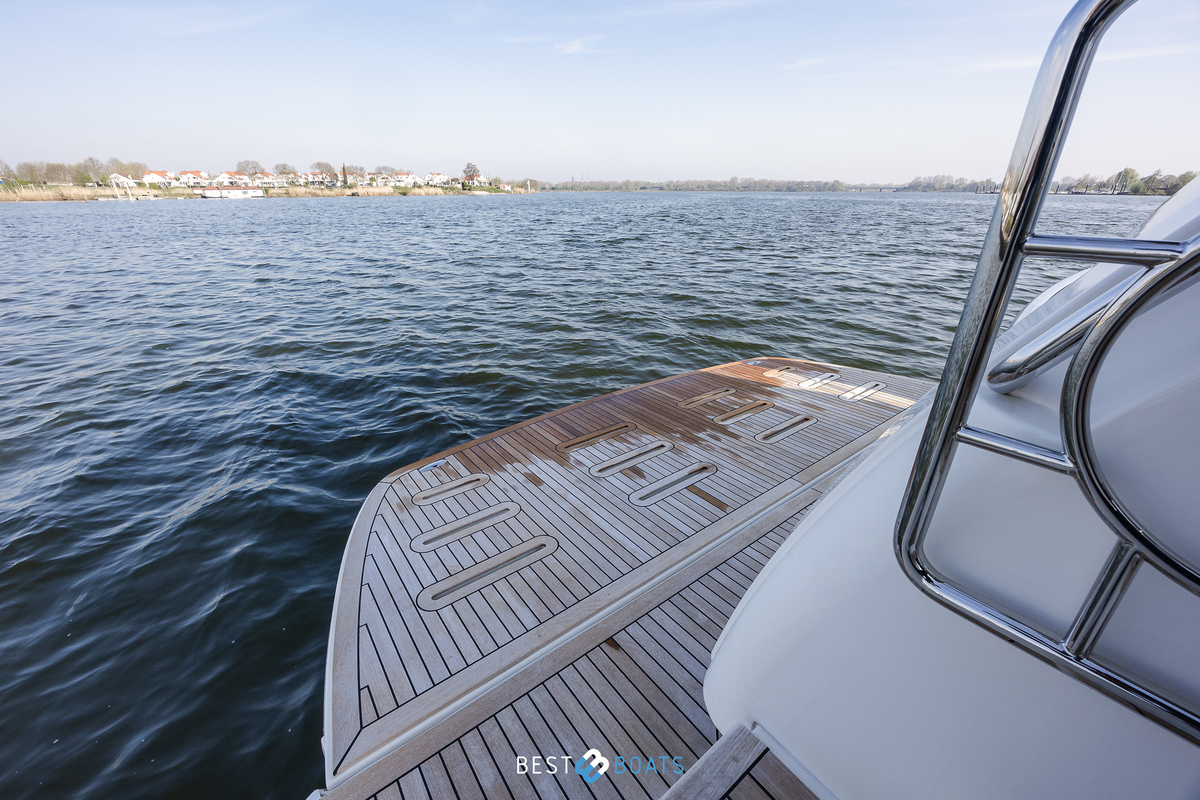 foto: 19 Riviera 4600 SPORT YACHT-PLATINUM EDITION