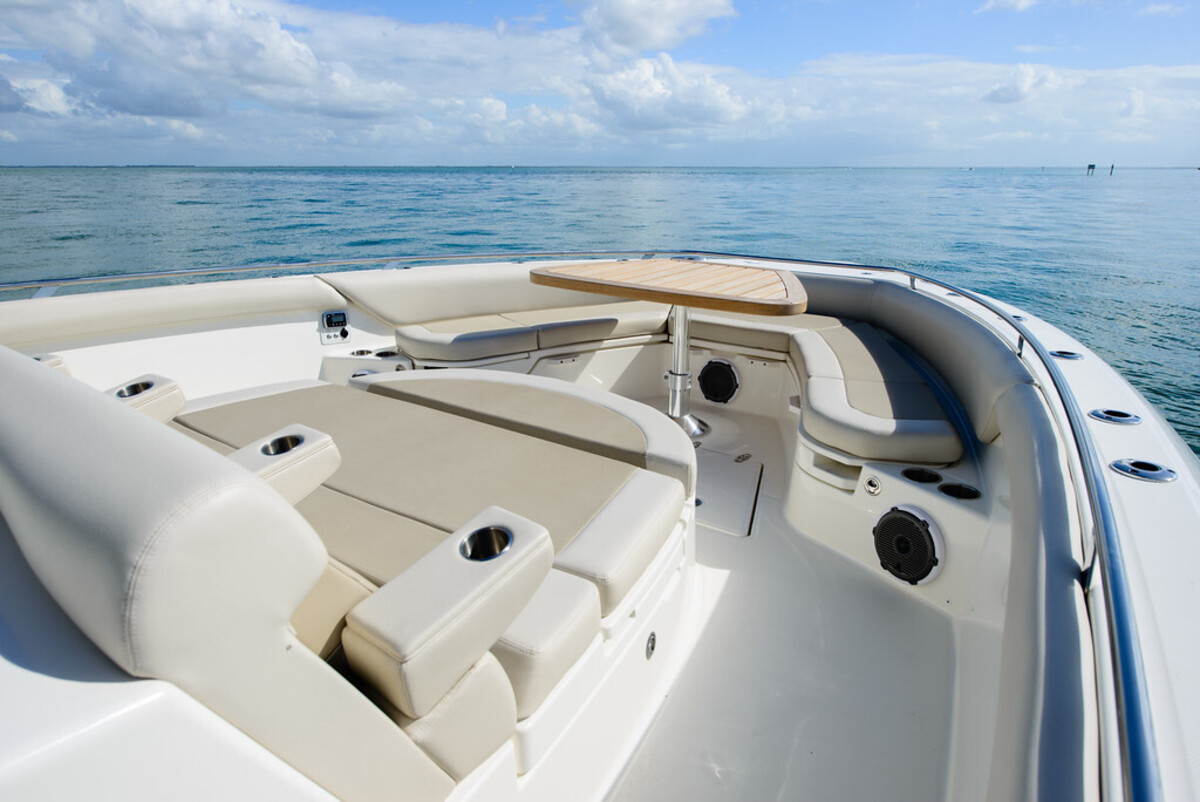 foto: 10 Boston Whaler 420 Outrage