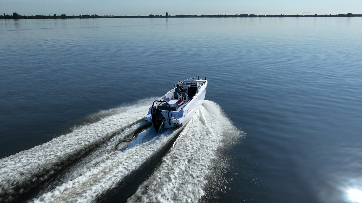 foto: 22 Axopar 25 Cross Bow & Cross Top