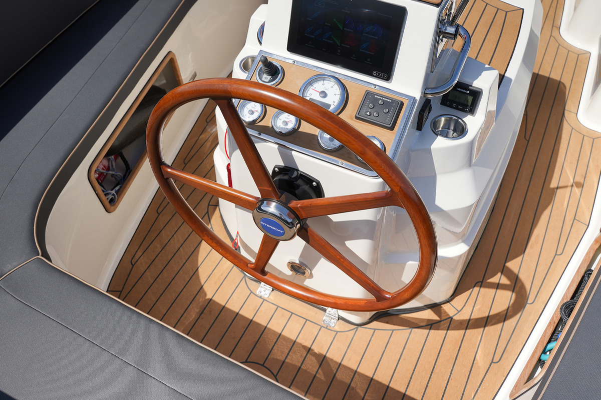 foto: 21 Interboat Intender 820