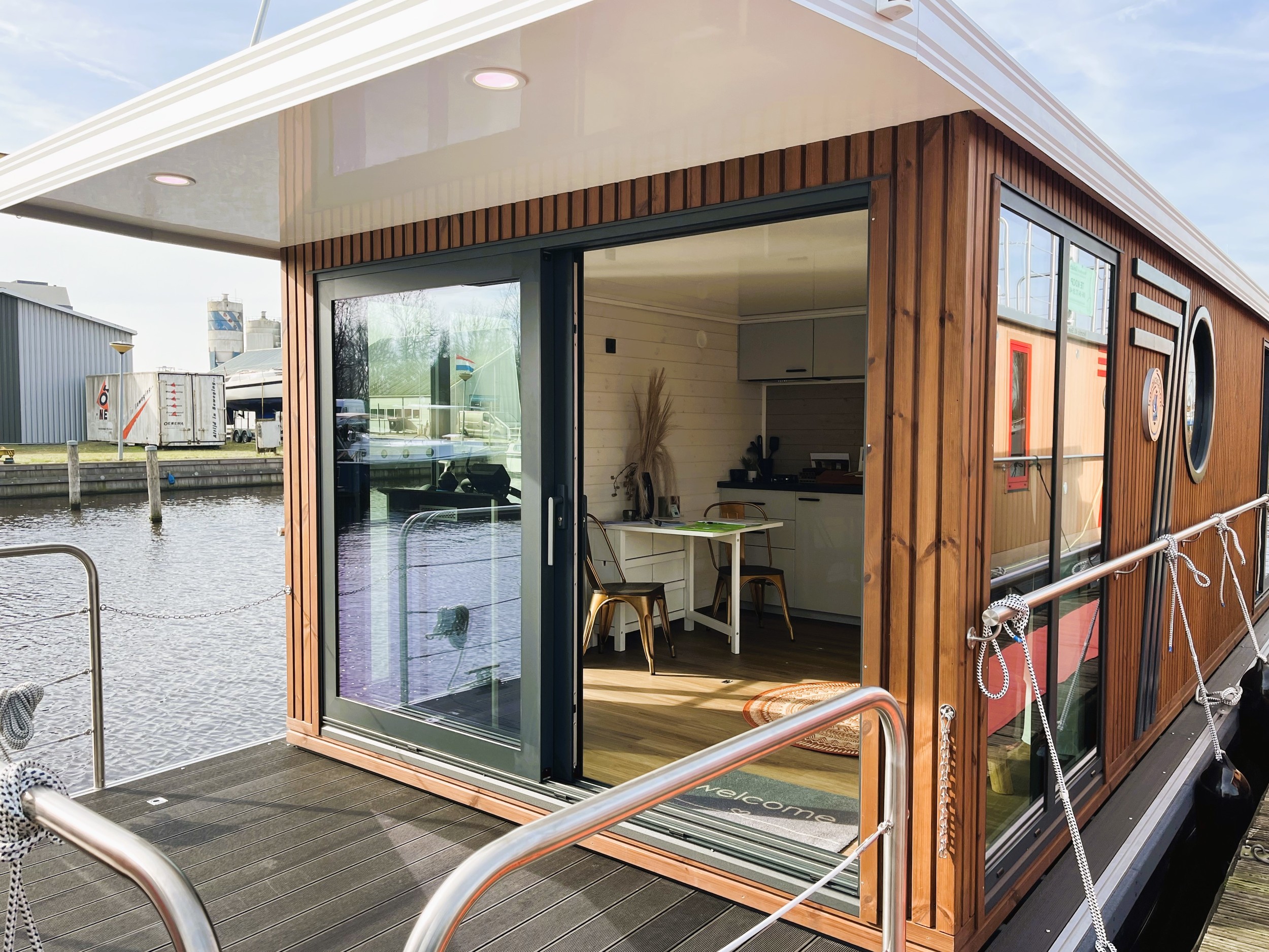 foto: 22 COMPLEET Nieuwe Nordic Season NS 36 Eco 23 Houseboat Met Ligplaats