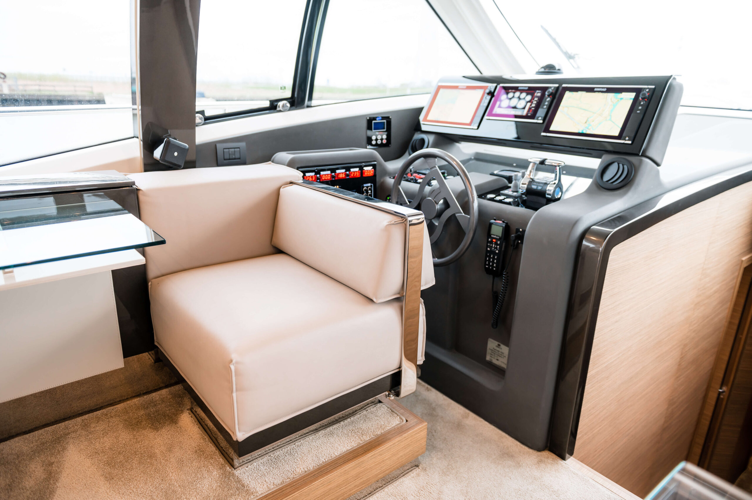 foto: 30 Ferretti Yachts 550