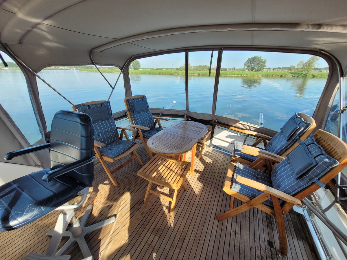 foto: 17 Linssen  42 SL 