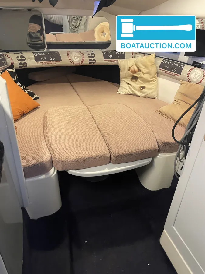 foto: 10 Sealine 215