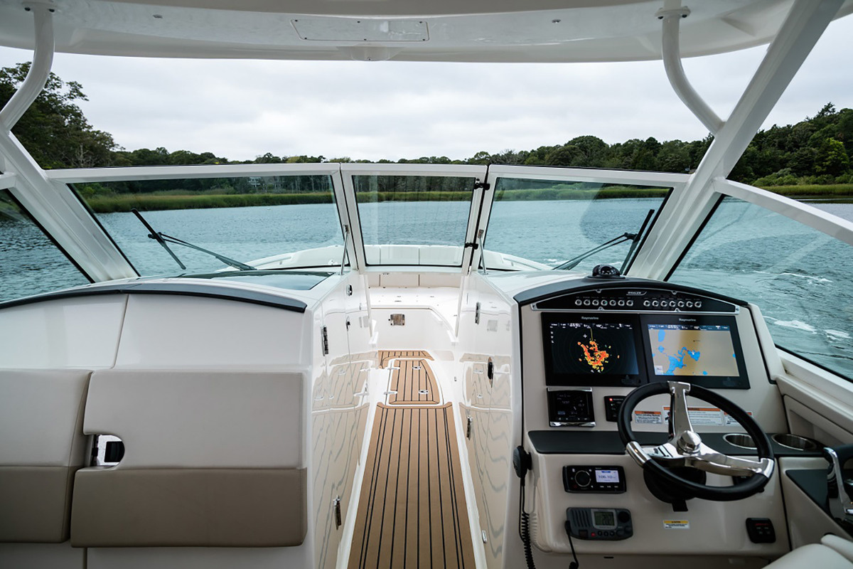 foto: 10 Boston Whaler 320 Vantage