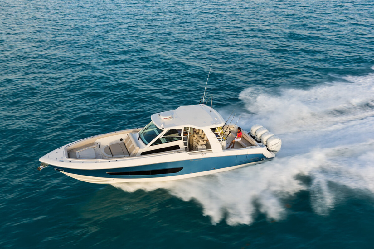 foto: 6 Boston Whaler 420 Outrage