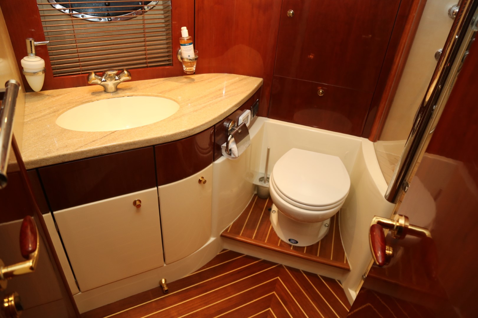 foto: 6 Fairline  Squadron 58