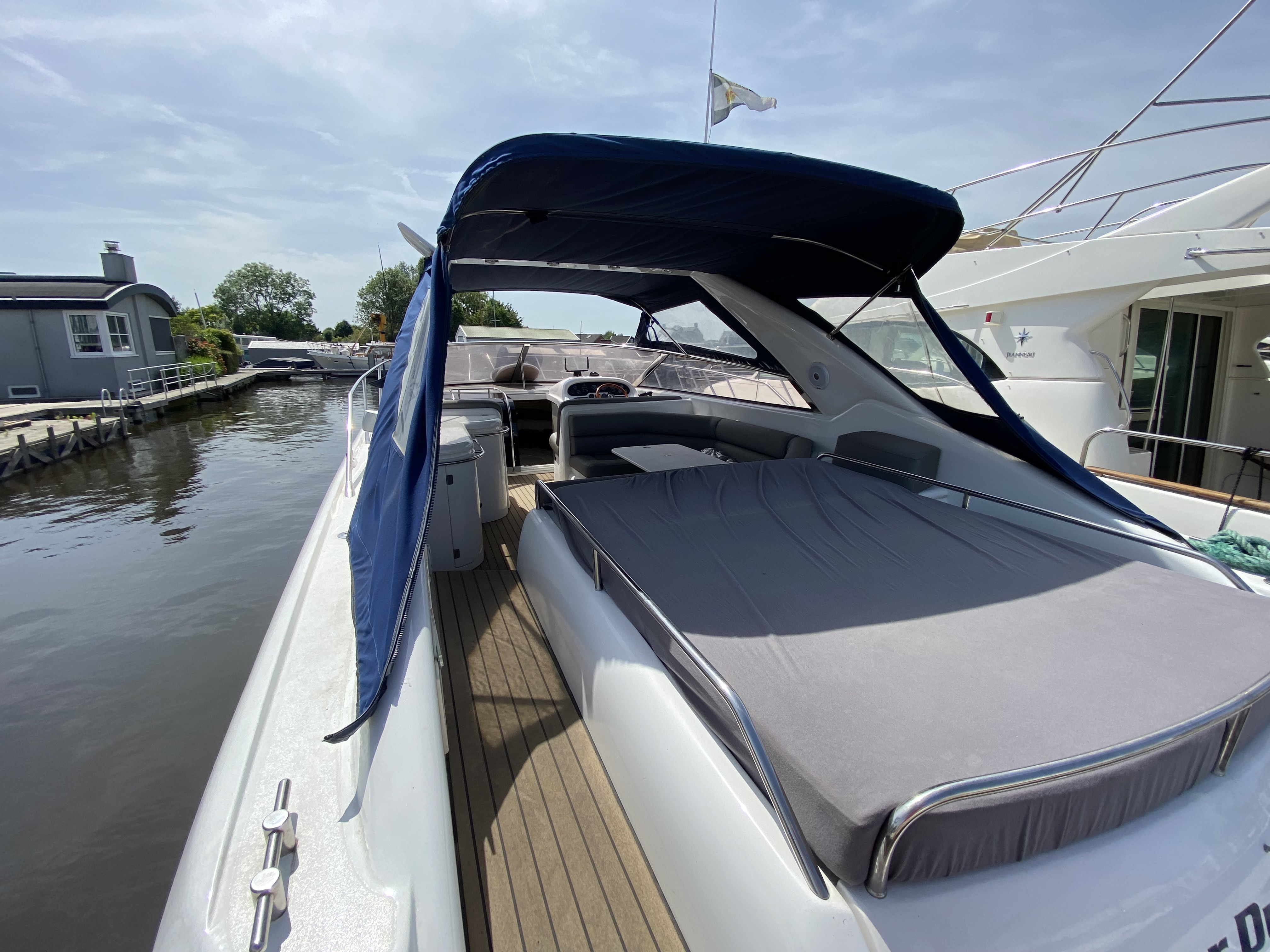 foto: 5 Sunseeker Comanche 40