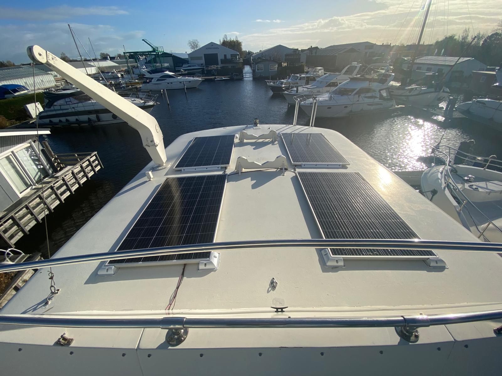 foto: 14 Hatteras 70 Fly ( Varend Woonschip )