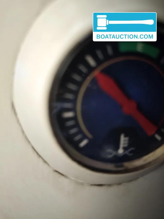 foto: 8 Chris Craft Commander 37
