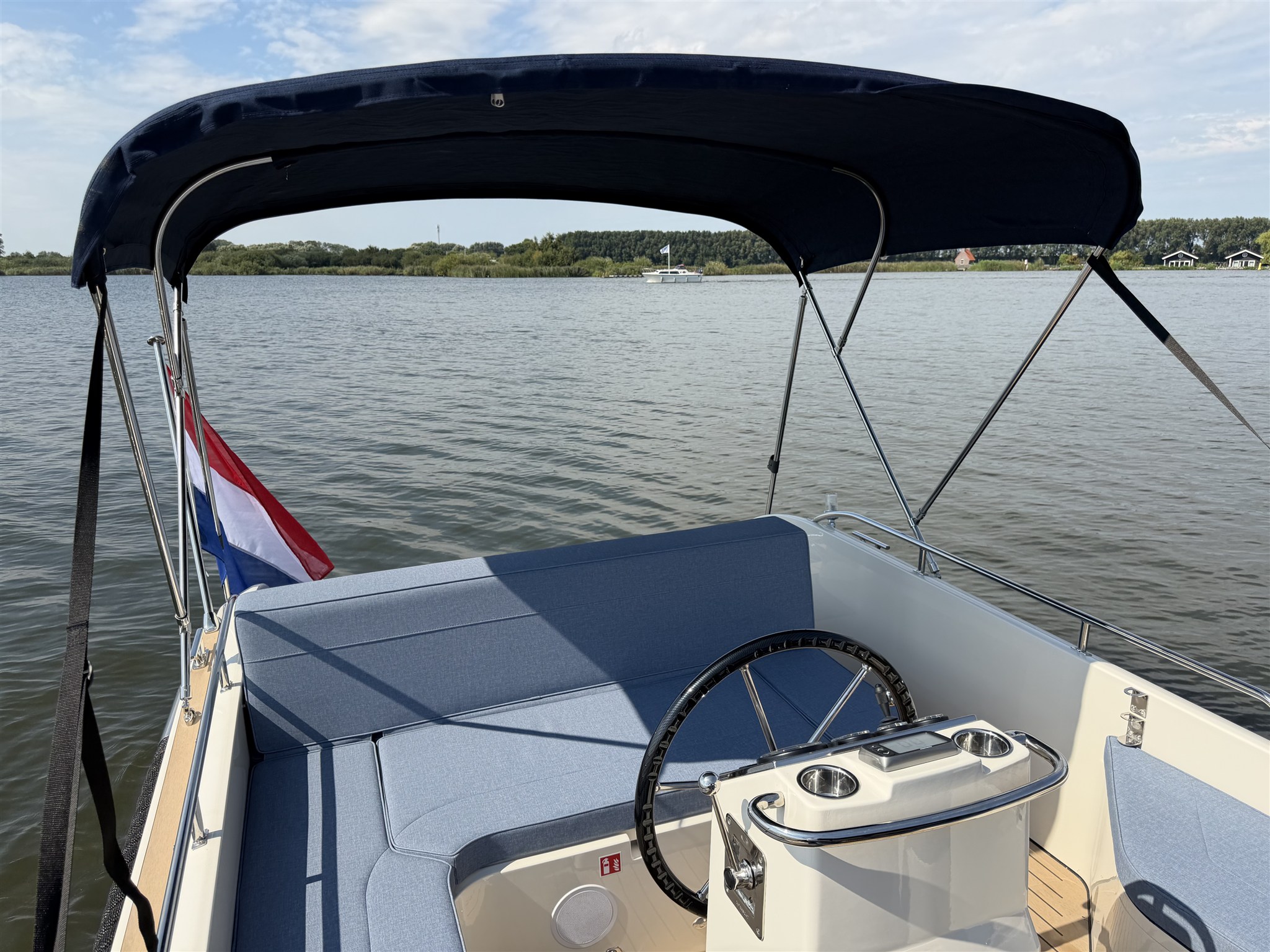 foto: 19 Interboat Intender 750 Cabin