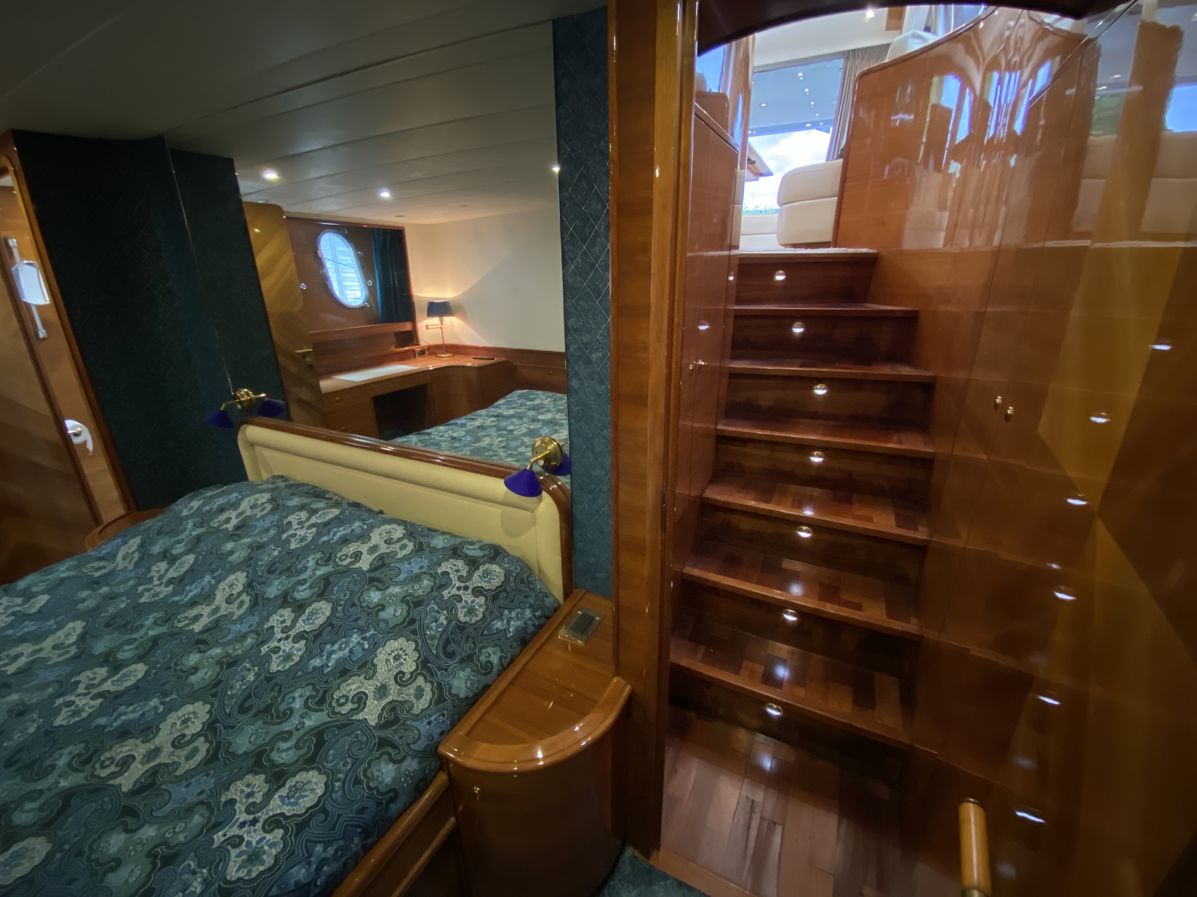 foto: 9 Guy Couach 2200