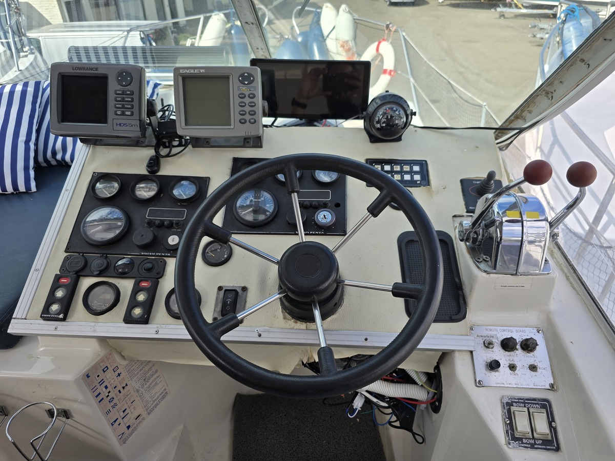 foto: 6 Fairline  32 Phantom