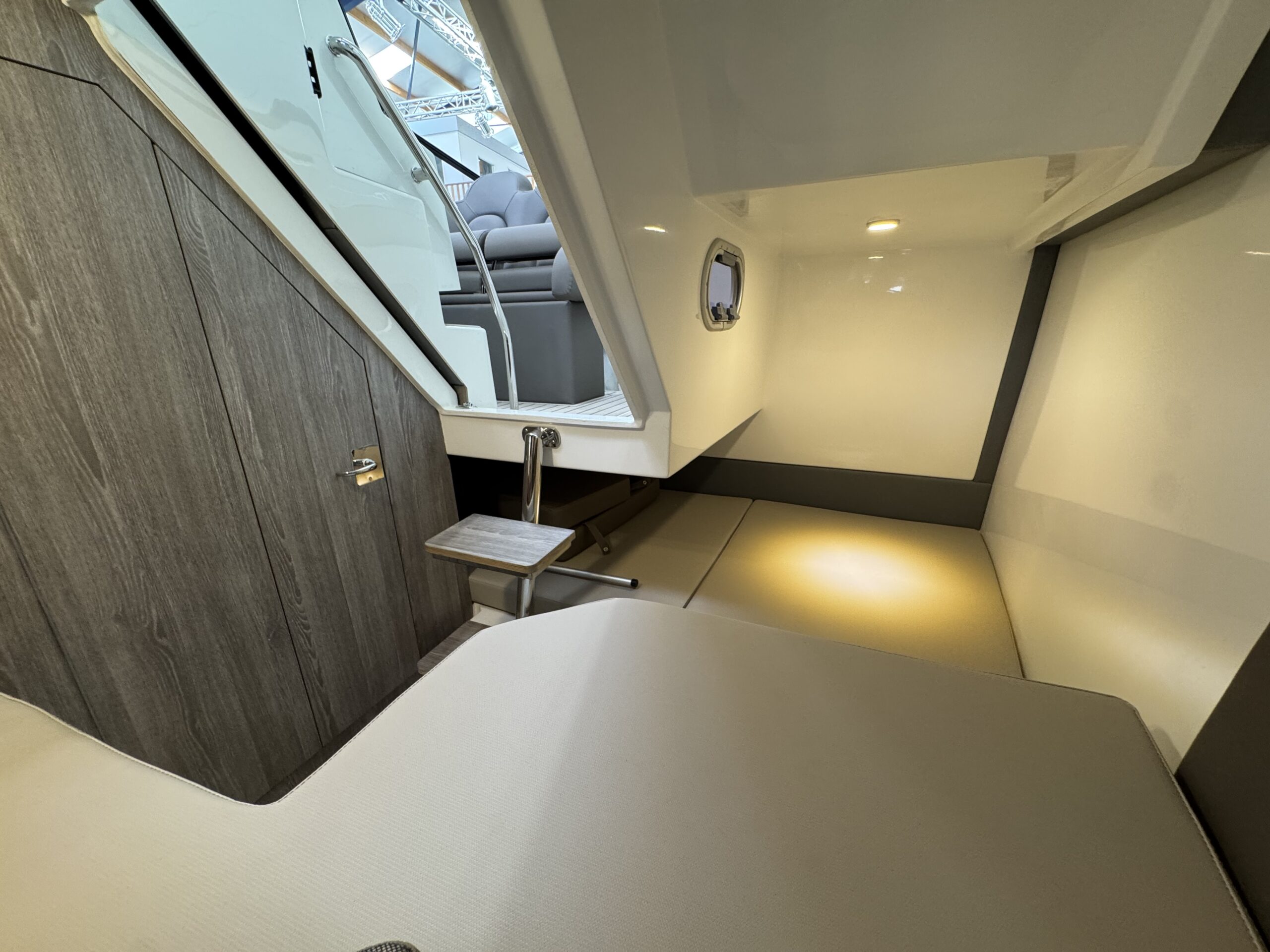 foto: 5 Maxima 800 Cabin (op voorraad)