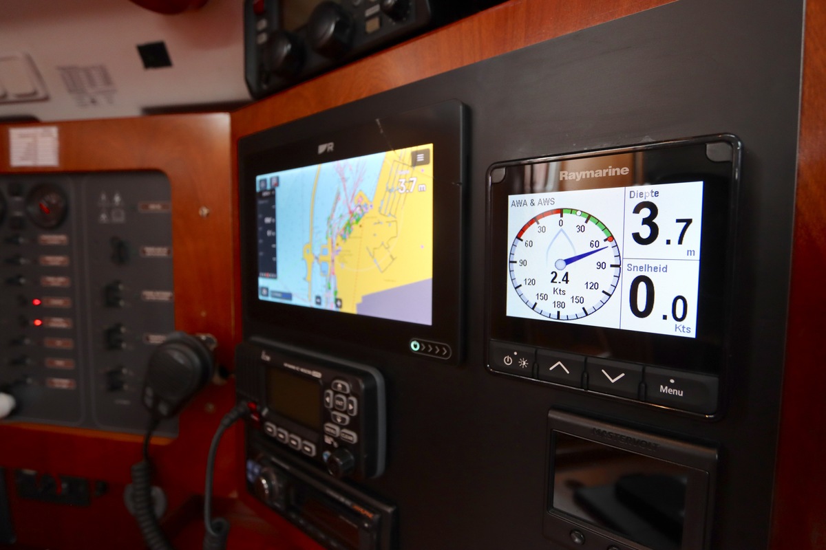foto: 25 Beneteau Oceanis 423 Clipper 