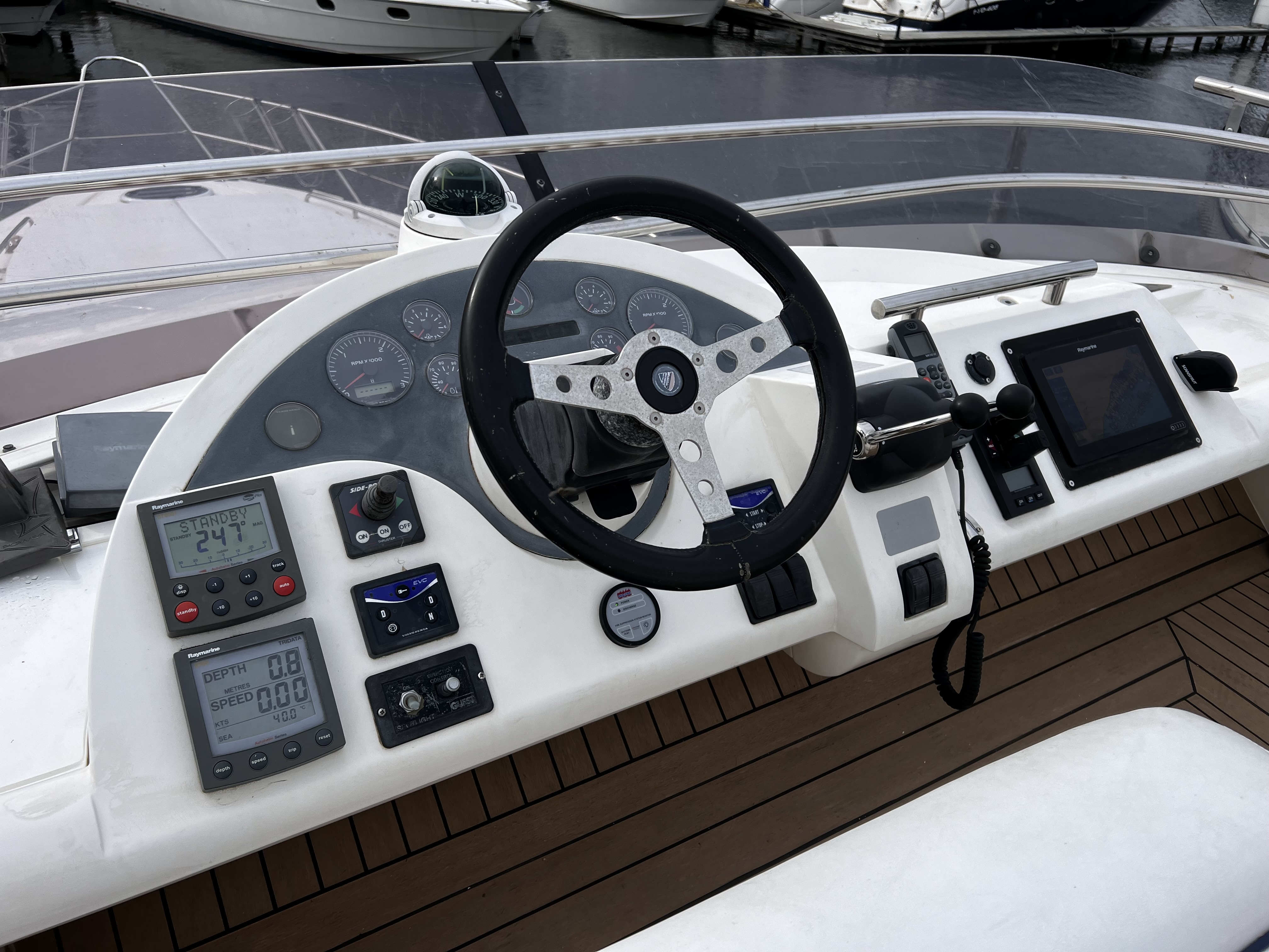 foto: 20 Fairline Phantom 46