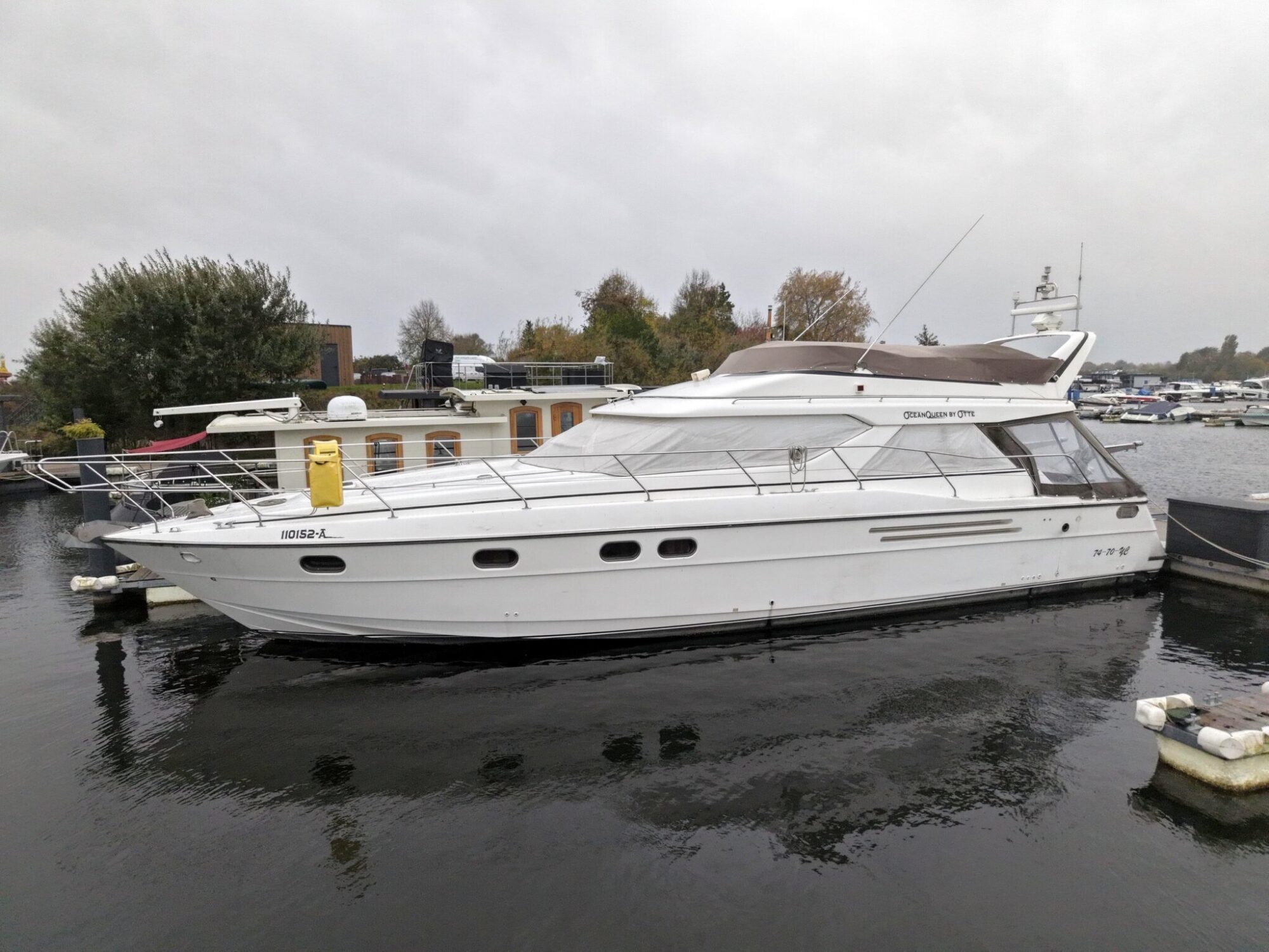 foto: 4 Princess Princess 48 Flybridge