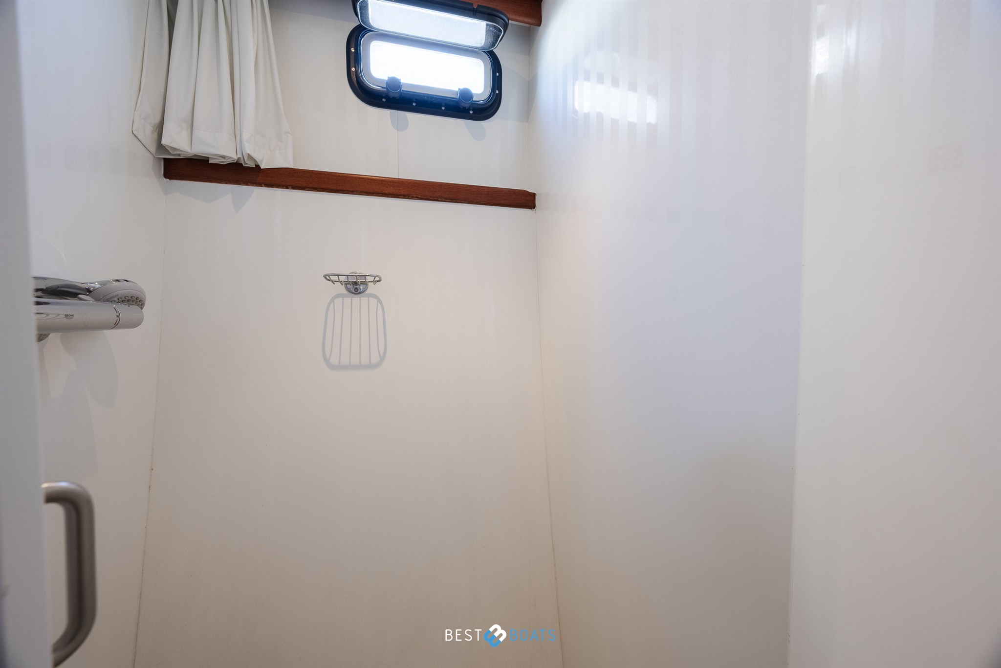 foto: 19 Vri-Jon Contessa 45E