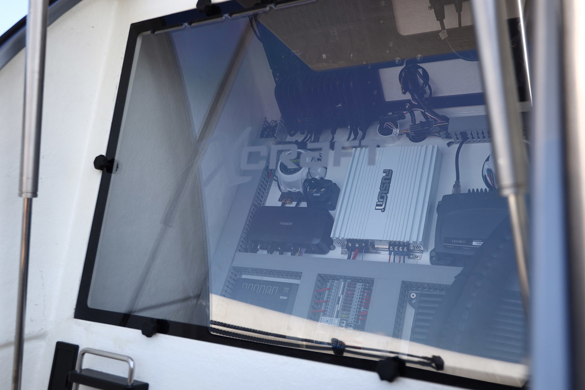 foto: 18 X-Craft R808