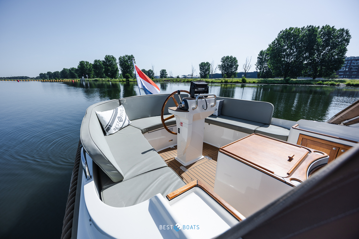 foto: 5 Interboat Intercruiser 27 Cabin