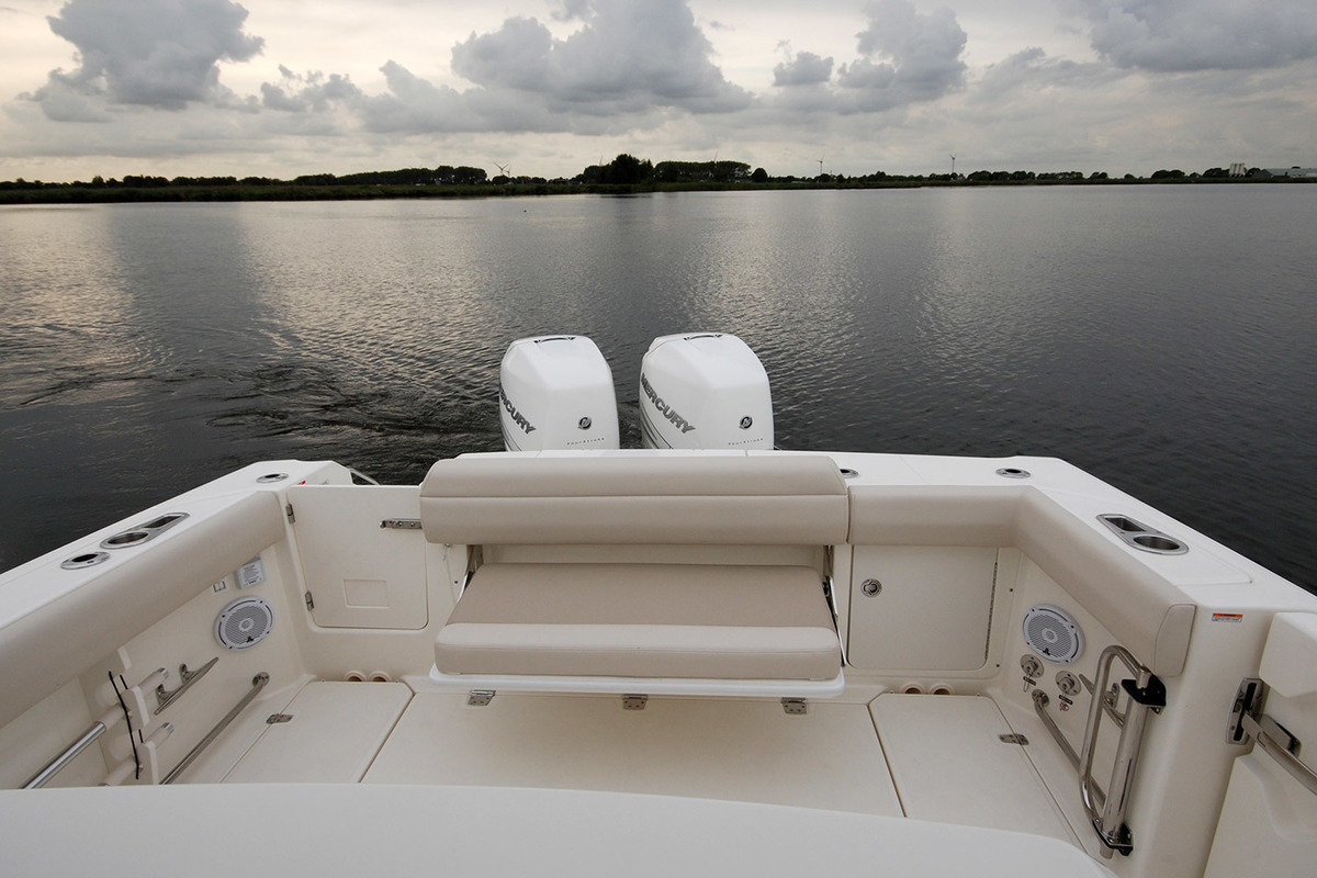 foto: 15 Boston Whaler 330 Outrage