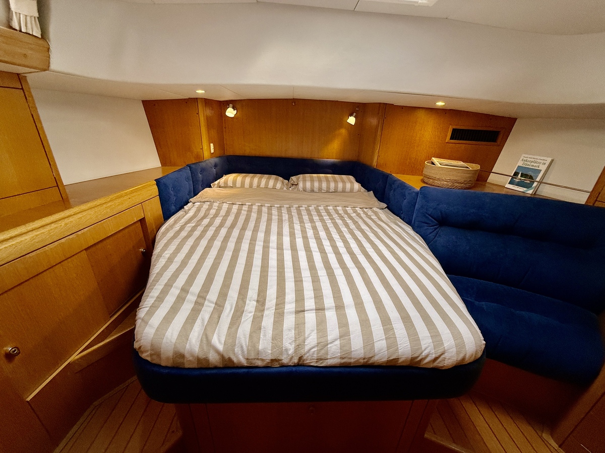 foto: 10 Oyster 45 Deck Saloon