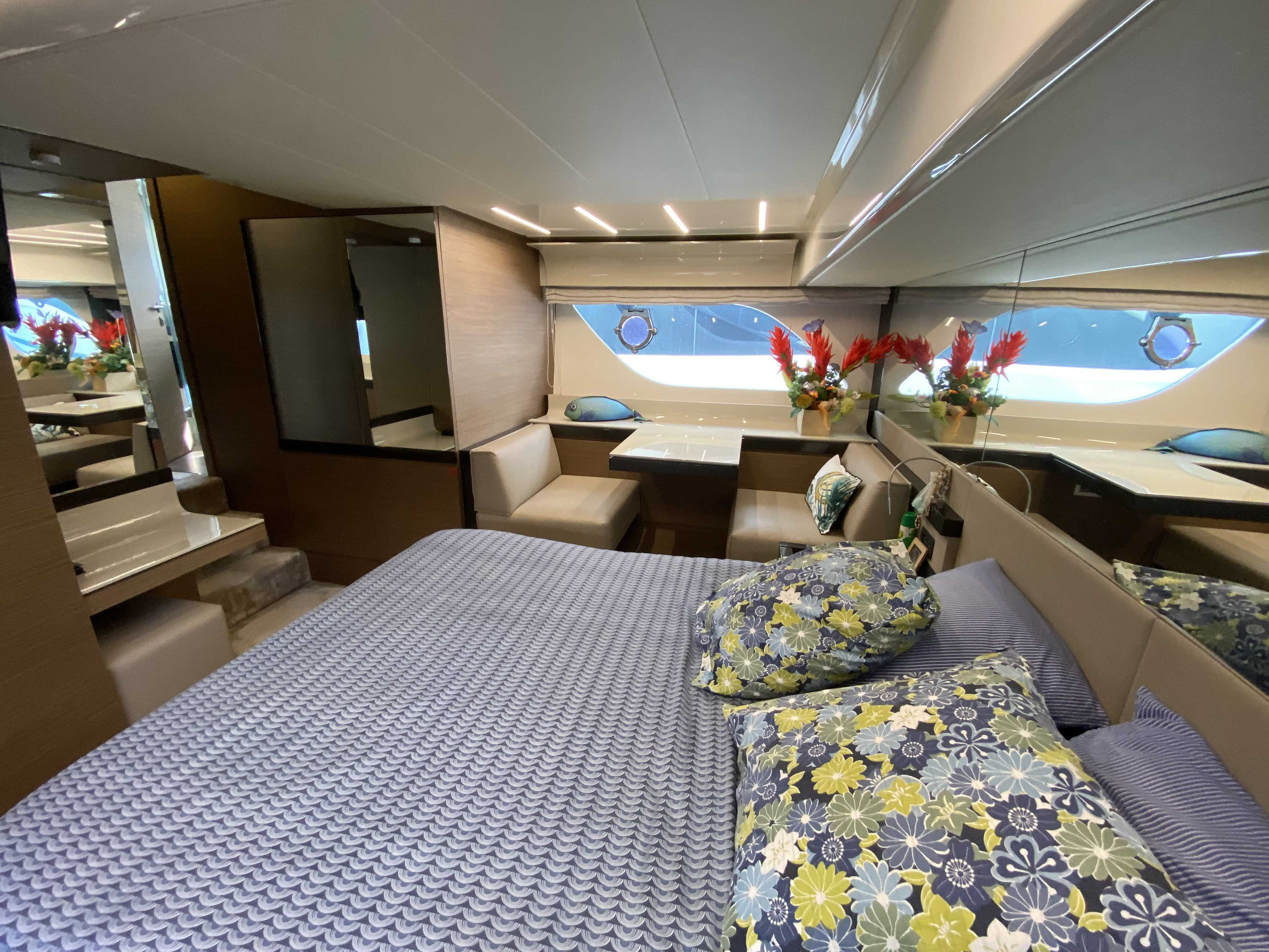 foto: 10 Ferretti 550