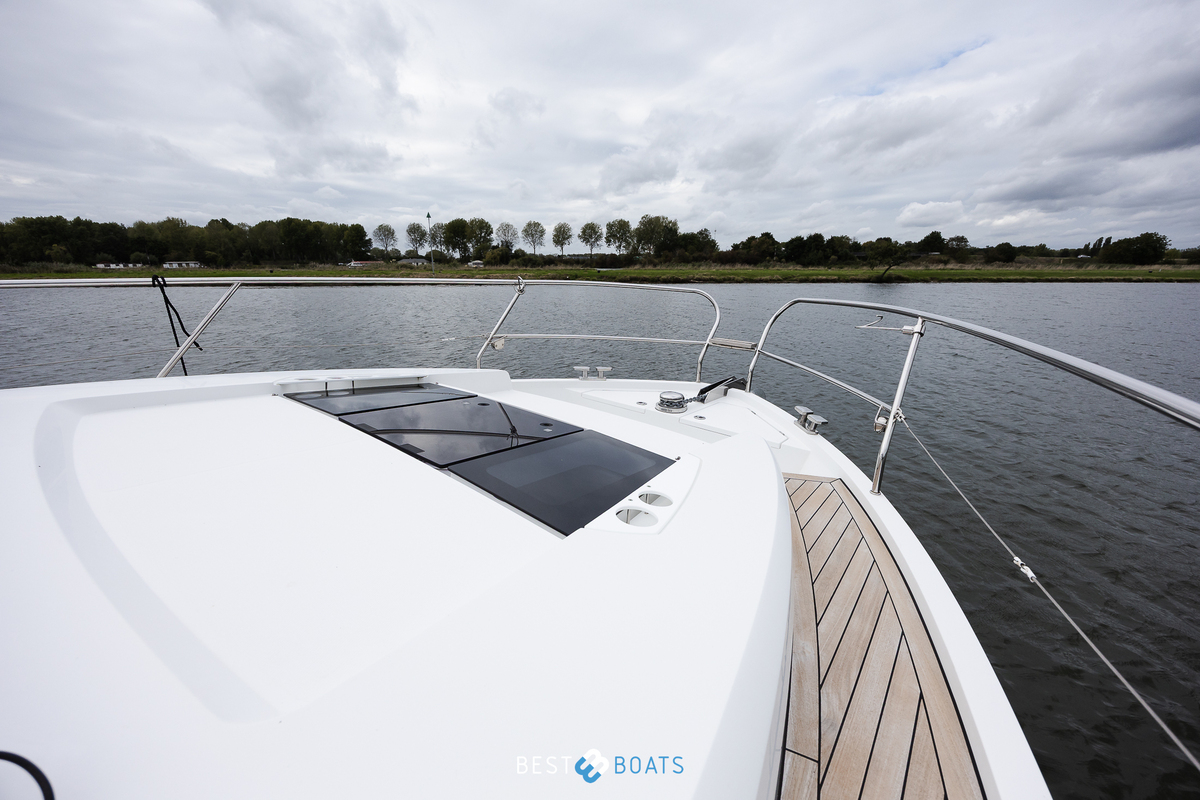 foto: 14 Sealine C330