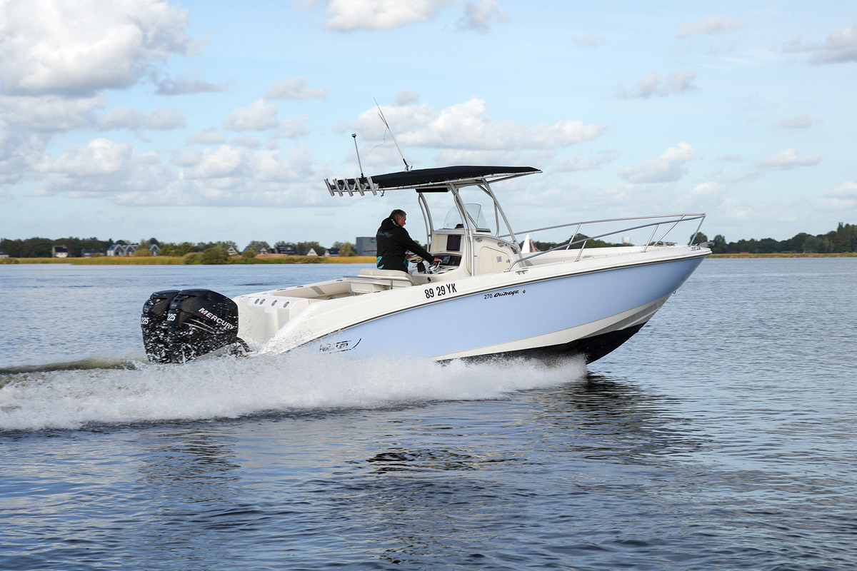 foto: 15 Boston Whaler 270 Outrage