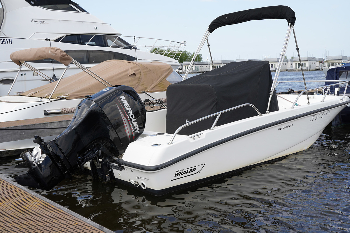 foto: 6 Boston Whaler 170 Dauntless