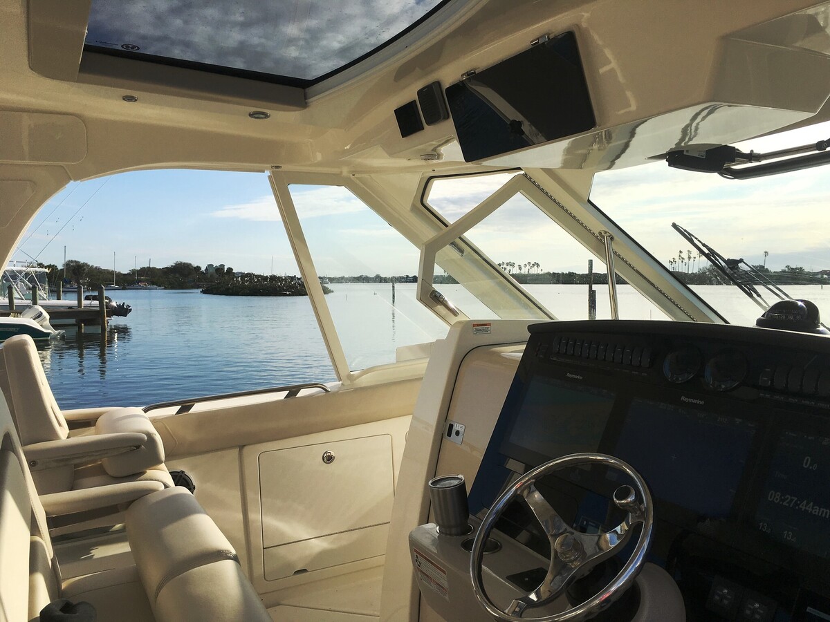 foto: 5 Boston Whaler 380 Realm