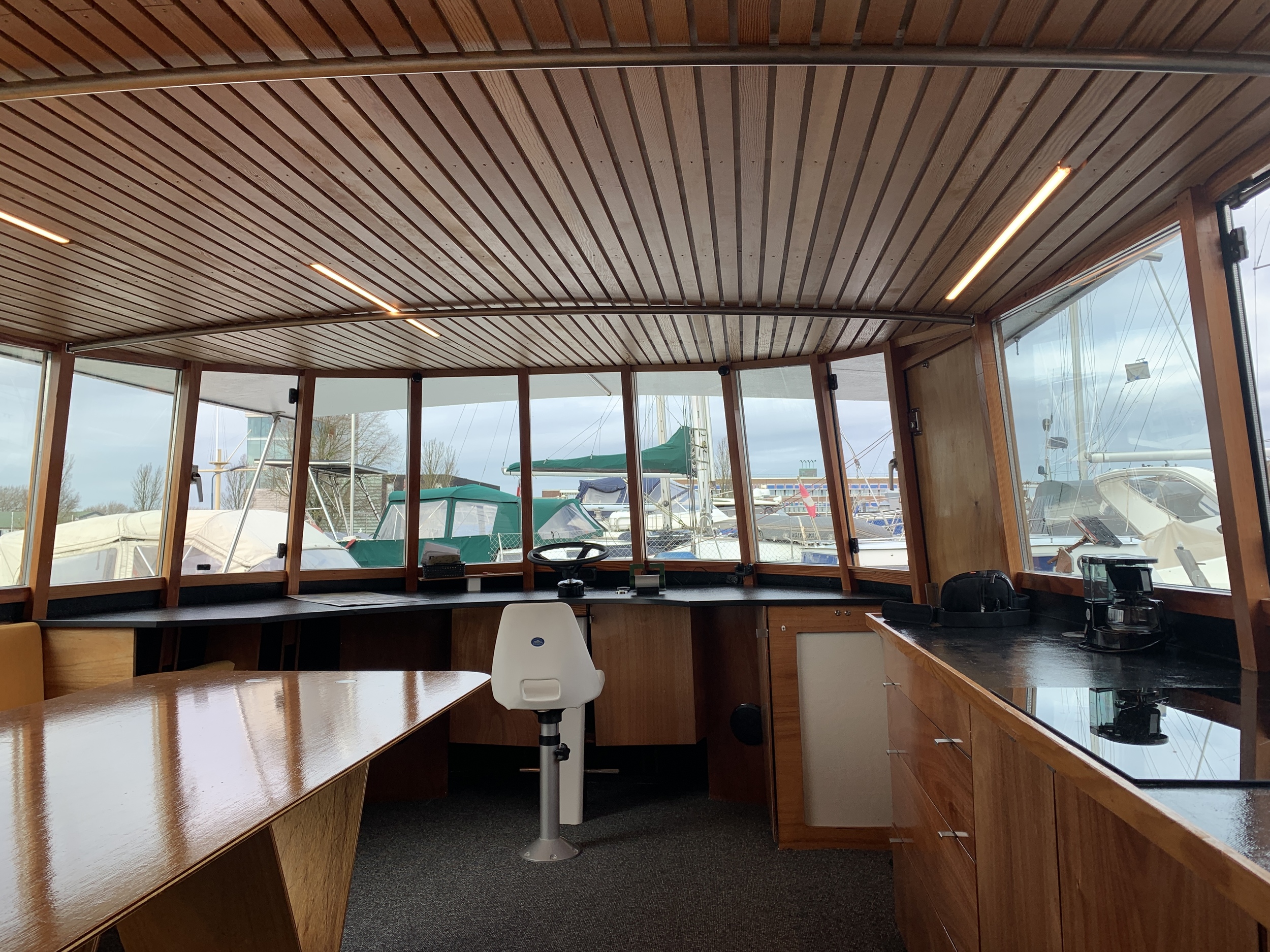 foto: 9 Motor Catamaran 11.60