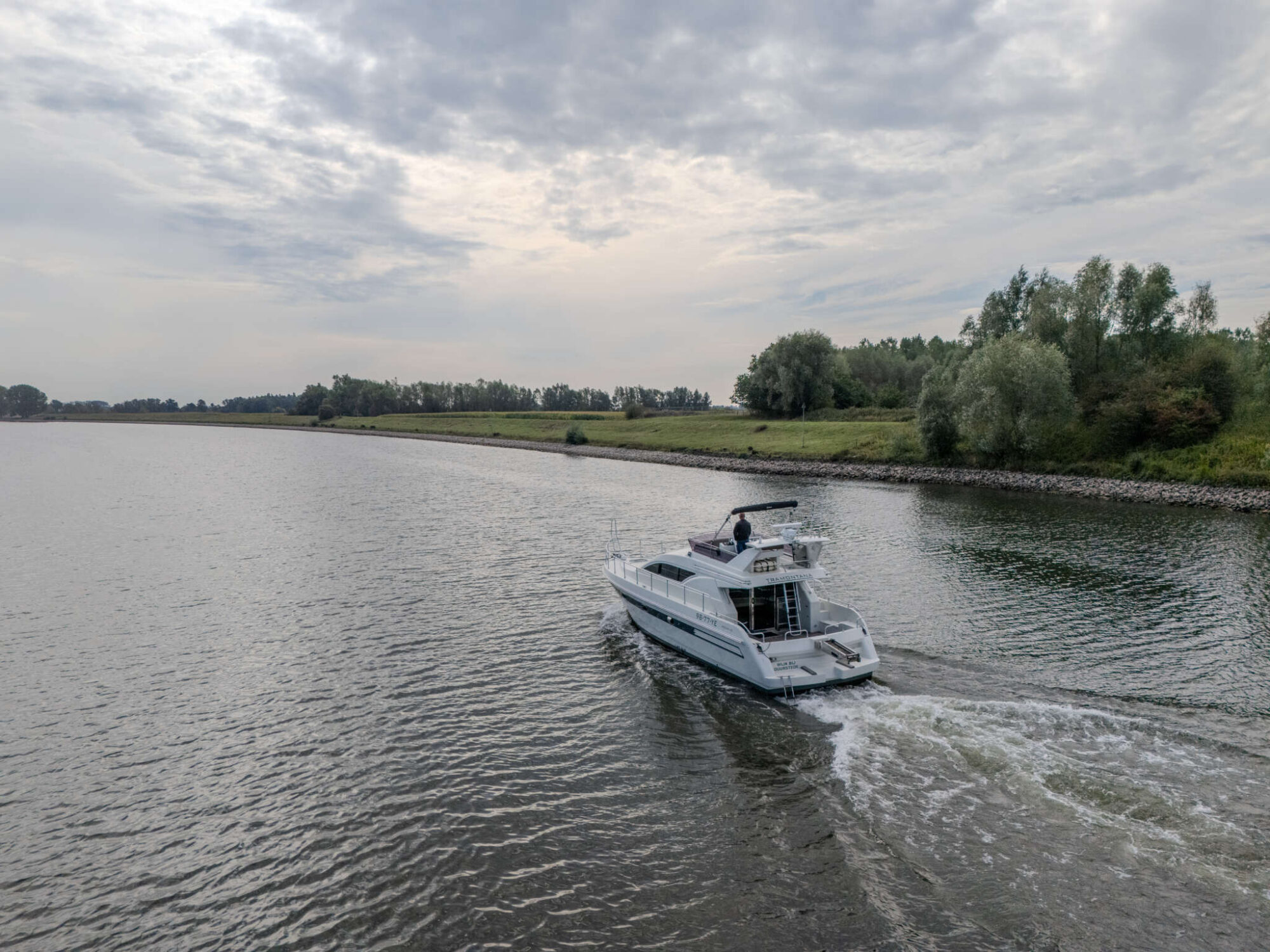 foto: 18 Mochi Craft Mochi Craft 43 Flybridge