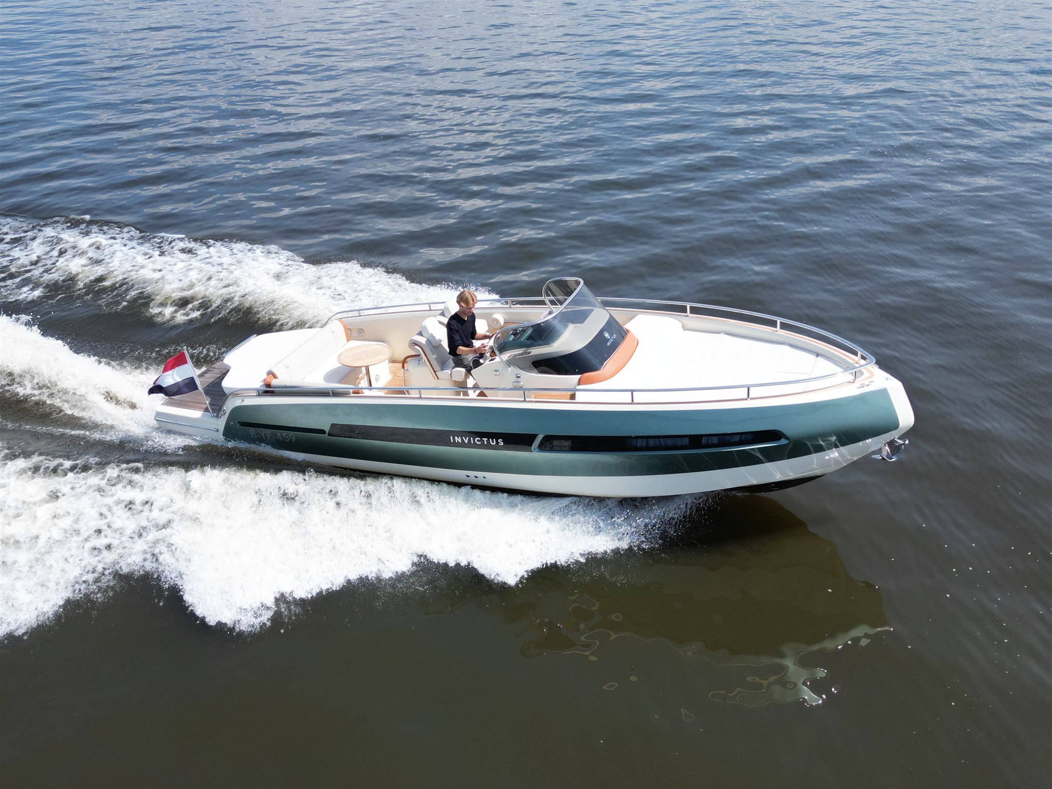 foto: 14 Invictus GT 280
